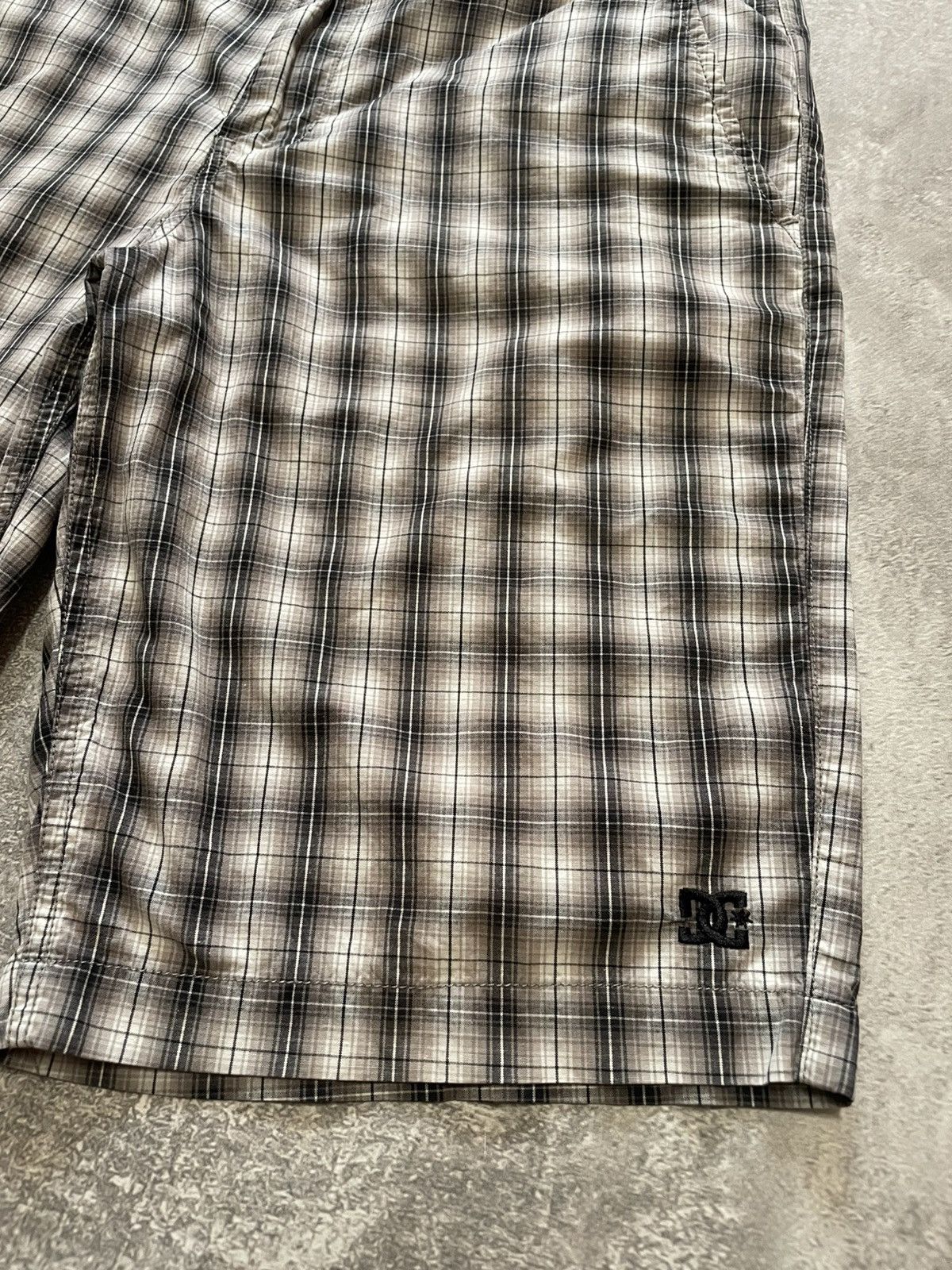 DC × Vintage Vintage DC Shoes Skateboarding Checkered Shorts Size S Size US 30 / EU 46 - 3 Thumbnail