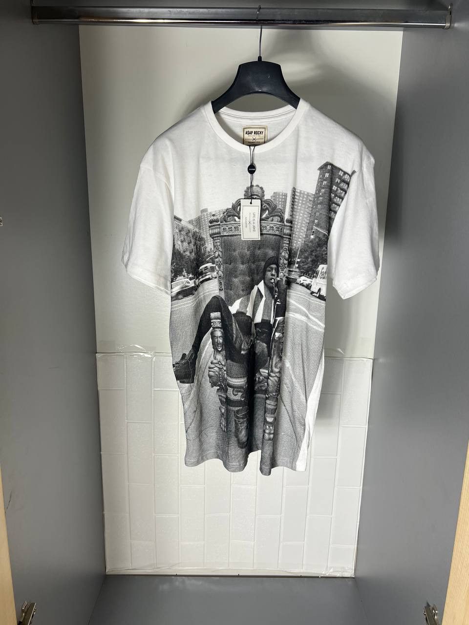 Band Tees VINTAGE ASAP ROCKY ART USA FLAG T-SHIRT RAP Y2K CASUAL Size US L / EU 52-54 / 3 - 1 Thumbnail