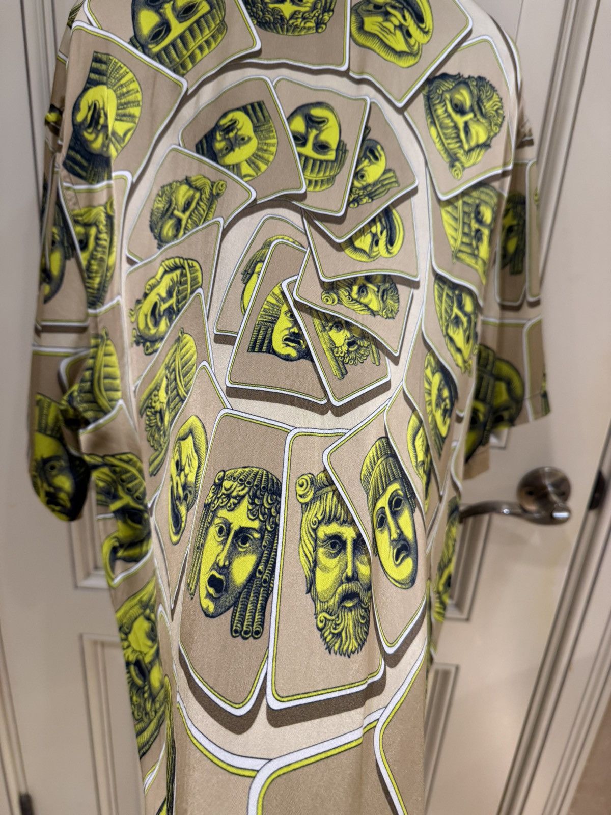 Versace Le Maschere print Shirt size46 Size US S / EU 44-46 / 1 - 11 Thumbnail