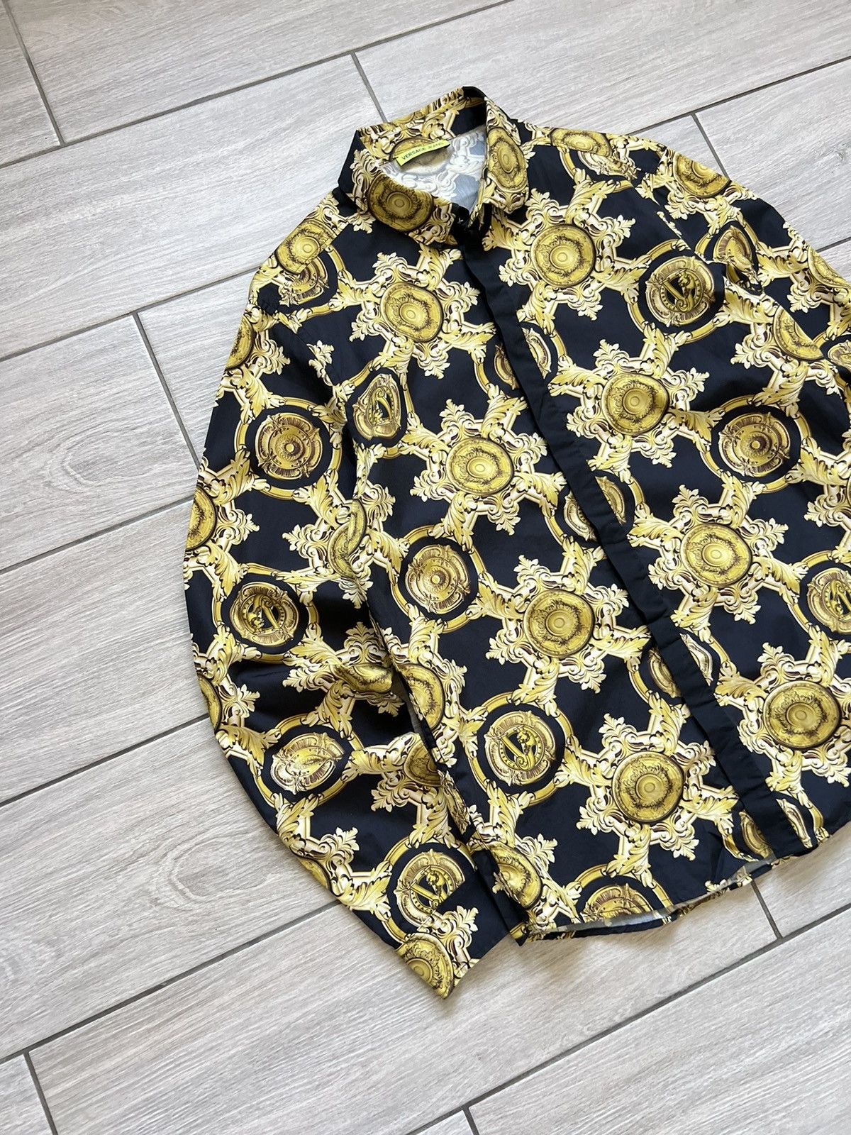 Versace Versace Baroque Print Shirt Gold Made in Italy Size US L / EU 52-54 / 3 - 13 Thumbnail