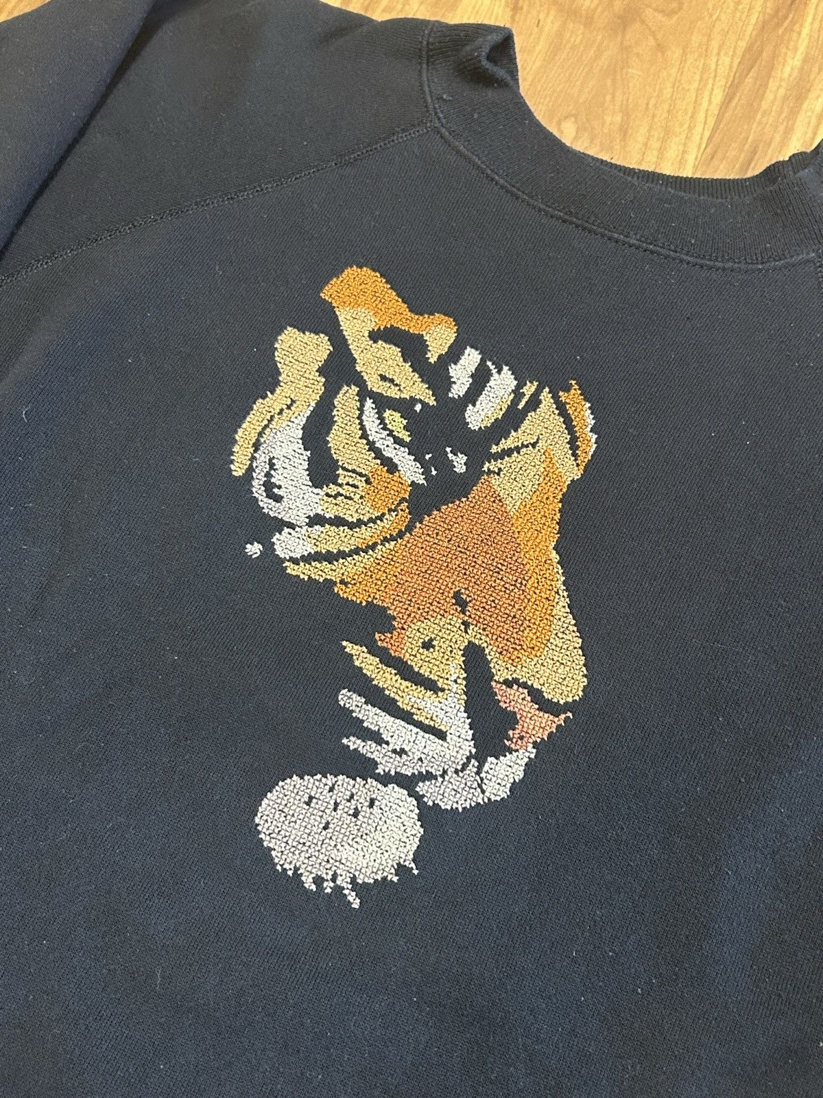 Vintage Vintage Hanes Embroidered Tiger Crewneck Size XL / US 12-14 / IT 48-50 - 3 Thumbnail