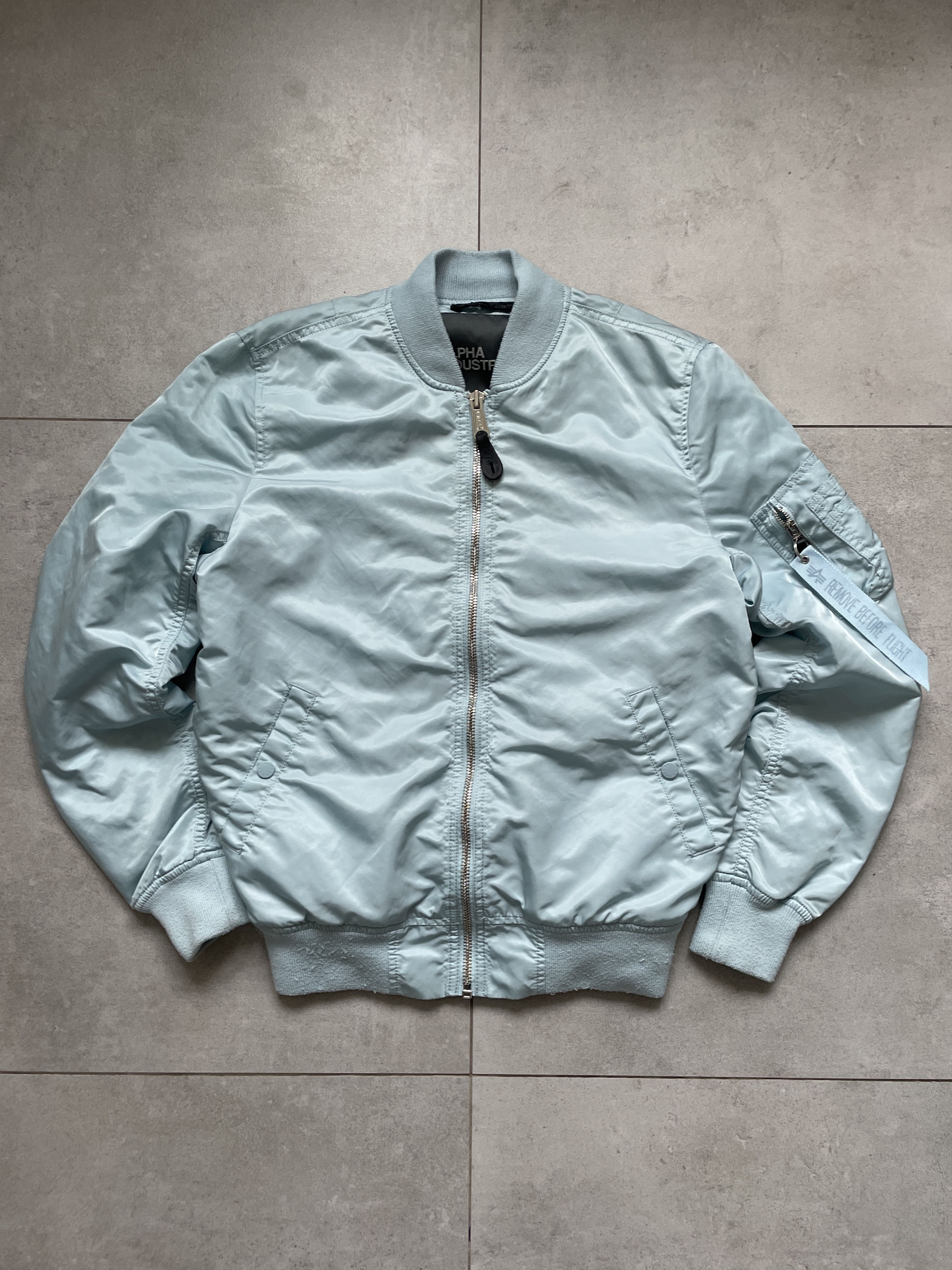 ALPHA INDUSTRIES RAGEBLUE MA-1ジャケット M ALPHA INDUSTRIES MA-1 Bomber Jacket in Replica Blue | REVOLVE