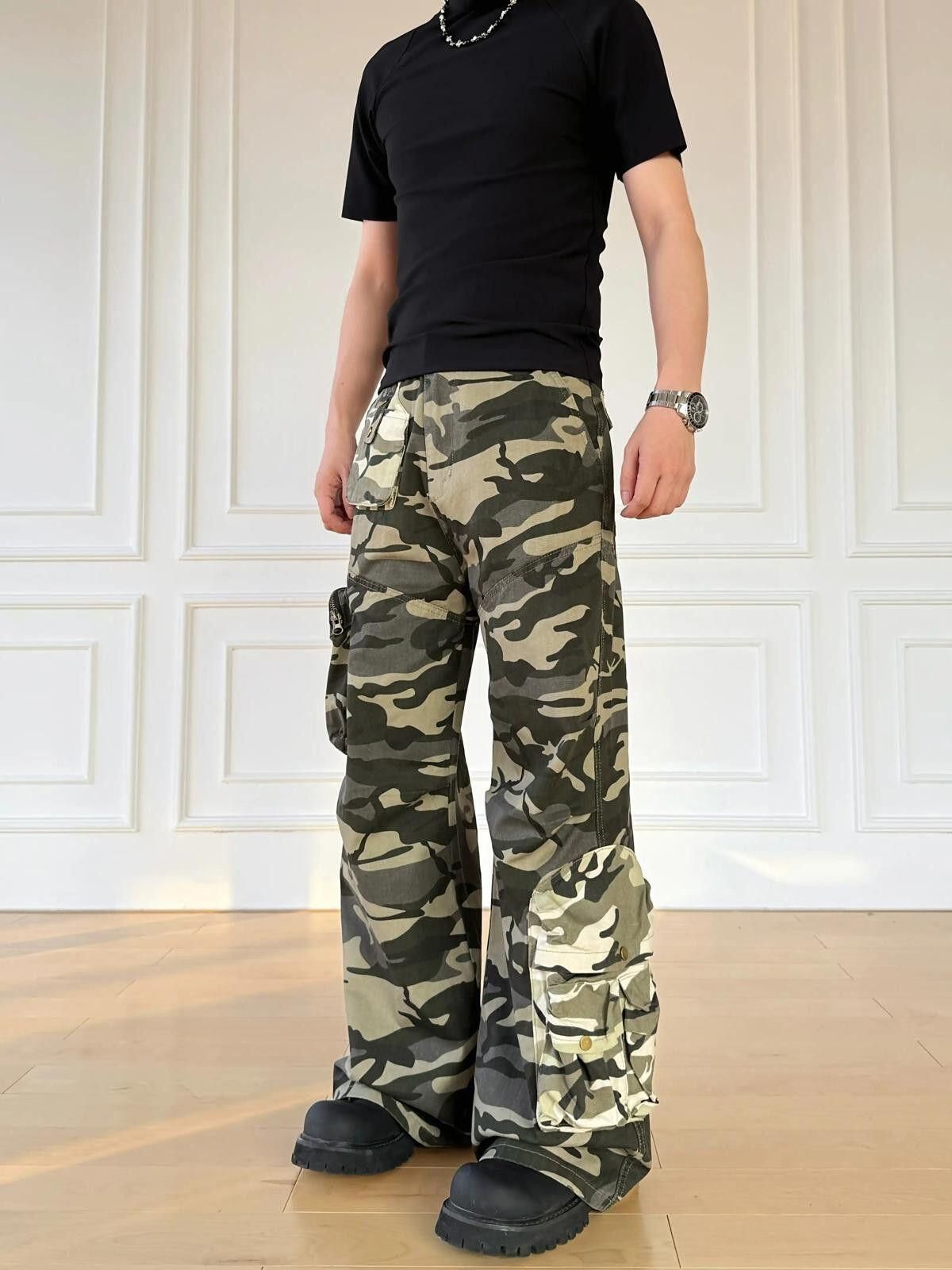 Japanese Brand Green Camouflage Cargo Pants, Loose Fit Pants Size US 32 / EU 48 - 1 Thumbnail