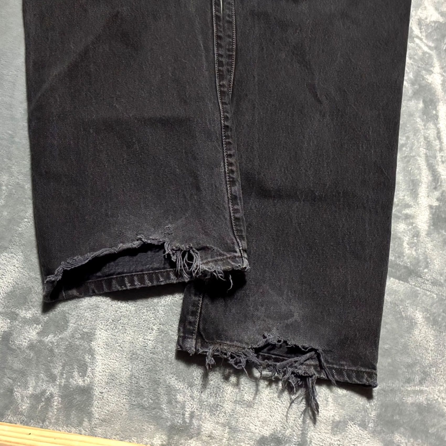 Levi's VINTAGE Levi's 501 Mens Jeans Black Straight Leg Button Fly 40x30 Faded Original Fit Grunge Punk Rock Retro Mens Size US 40 / EU 56 - 6 Thumbnail