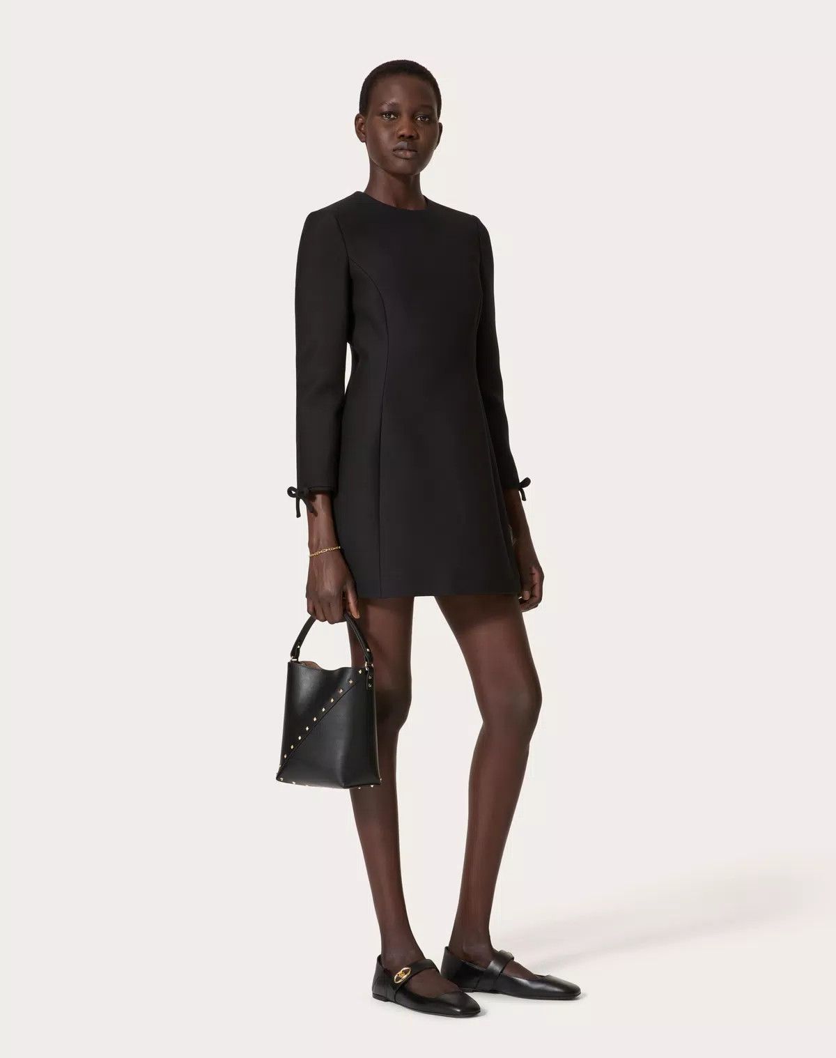 Valentino oc11z0725 Size:OS/ Wispy Calfskin Bucket Bag in Black Size ONE SIZE - 8 Thumbnail