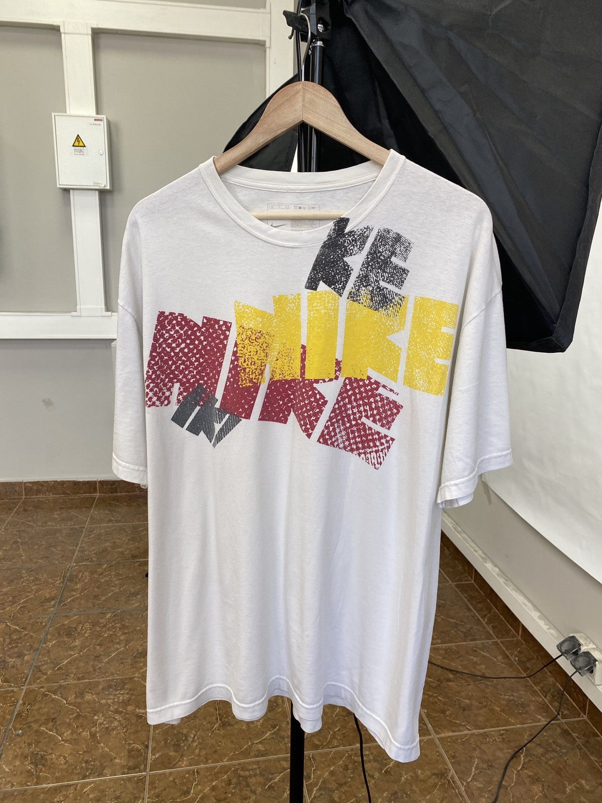 Nike 🇺🇸 Vintage 90s Nike Art Asymmetrical T-Shirt Rare Retro Y2K Size US XL / EU 56 / 4 - 1 Thumbnail