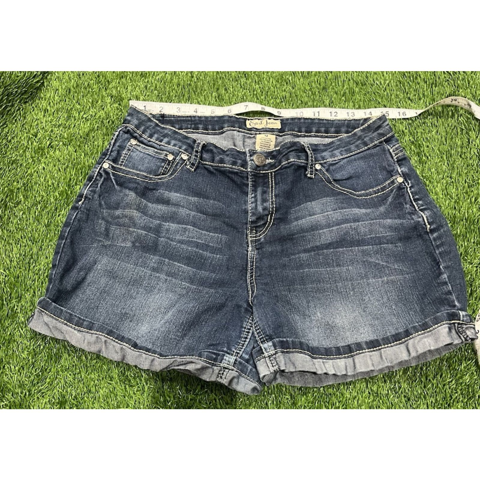 Earl Jeans Earl Jean Iron Cross Rhinestone Pocket Denim Shorts Y2K 12 Size 34" / US 12 / IT 48 - 2 Thumbnail