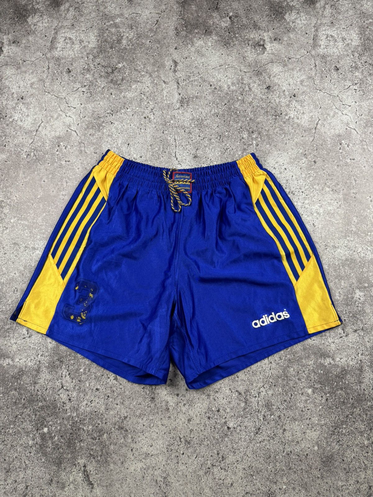 Descente Vintage Adidas Descente Short Pants Made in Japan Rare Y2K Size US 32 / EU 48 - 1 Thumbnail