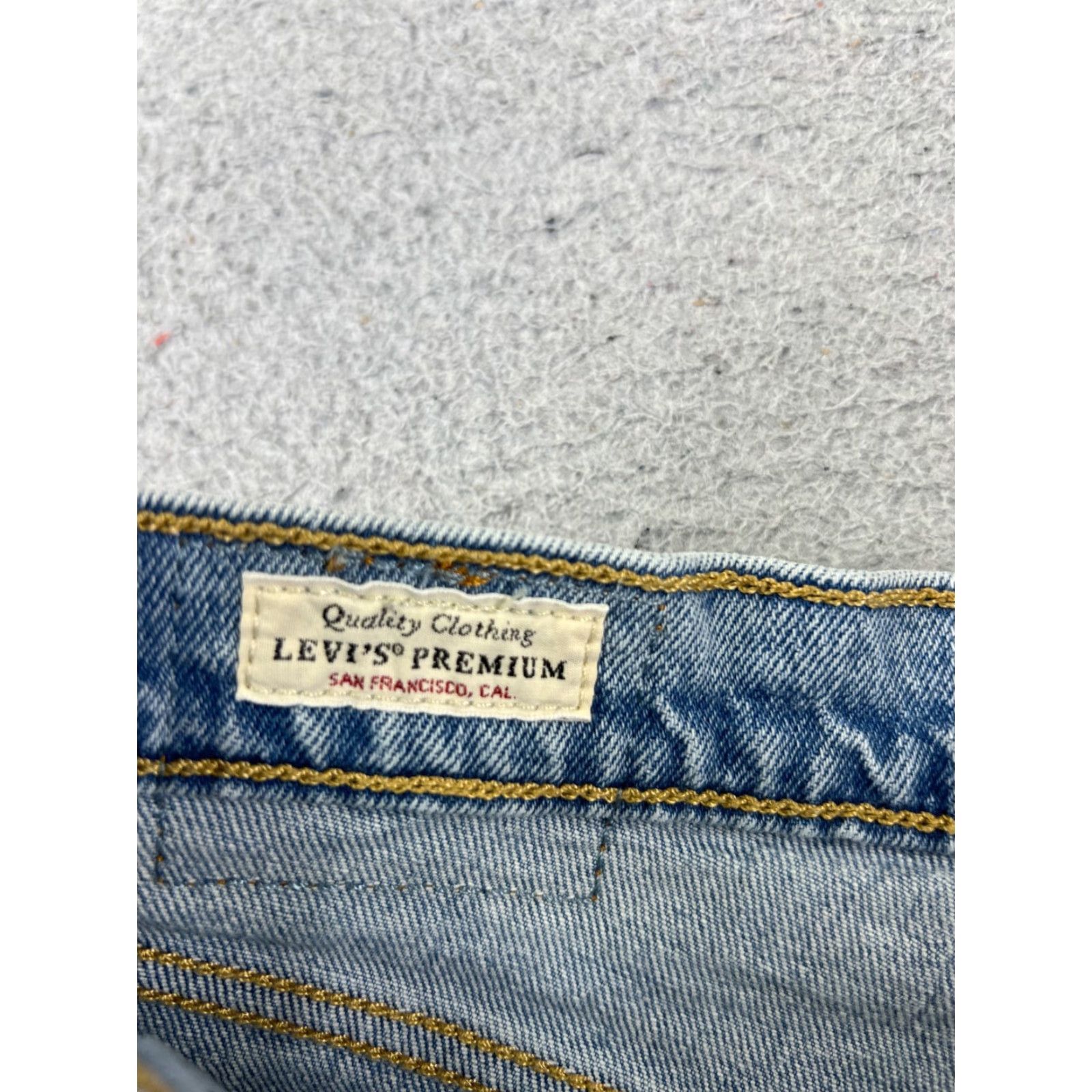 Levi's Levi's Women's Cut-Off Shorts Size 24 Blue Denim 5-Pocket Regular Fit Size 42" / US 20 - 7 Thumbnail