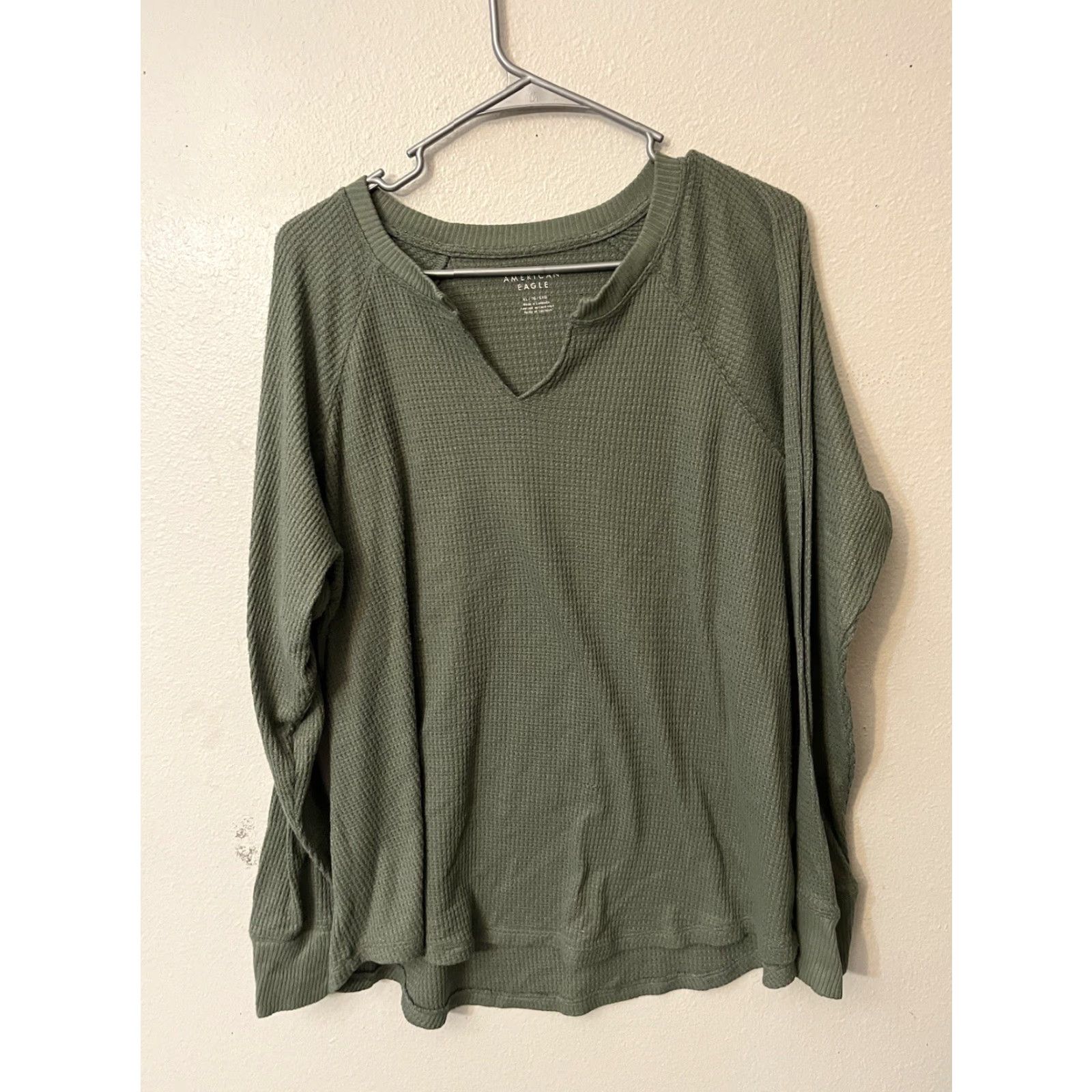 American Eagle Outfitters VINTAGE American Eagle Shirt Womens XL Green Waffle Knit V-Neck Long Sleeve Thermal Knit Shirt XL Green Women Classic/Fitted Sleeve Button-Up Casual Size XL / US 12-14 / IT 48-50 - 2 Thumbnail