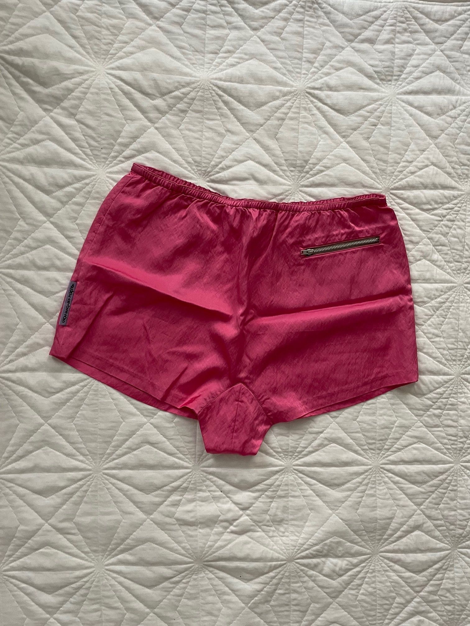 Acne Studios Acne Studios fuchsia pink satin short zip trousers 46 unisex Size US 30 / EU 46 - 7 Thumbnail