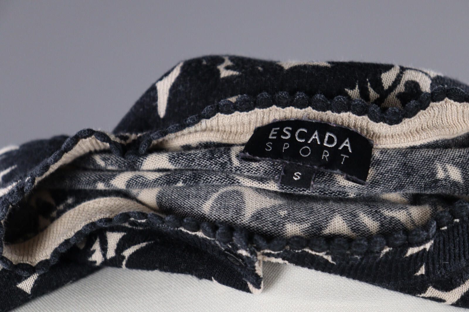 Escada Ladies Escada Sport Floral Casual Cardigan Sweater Size S Size S / US 4 / IT 40 - 9 Thumbnail