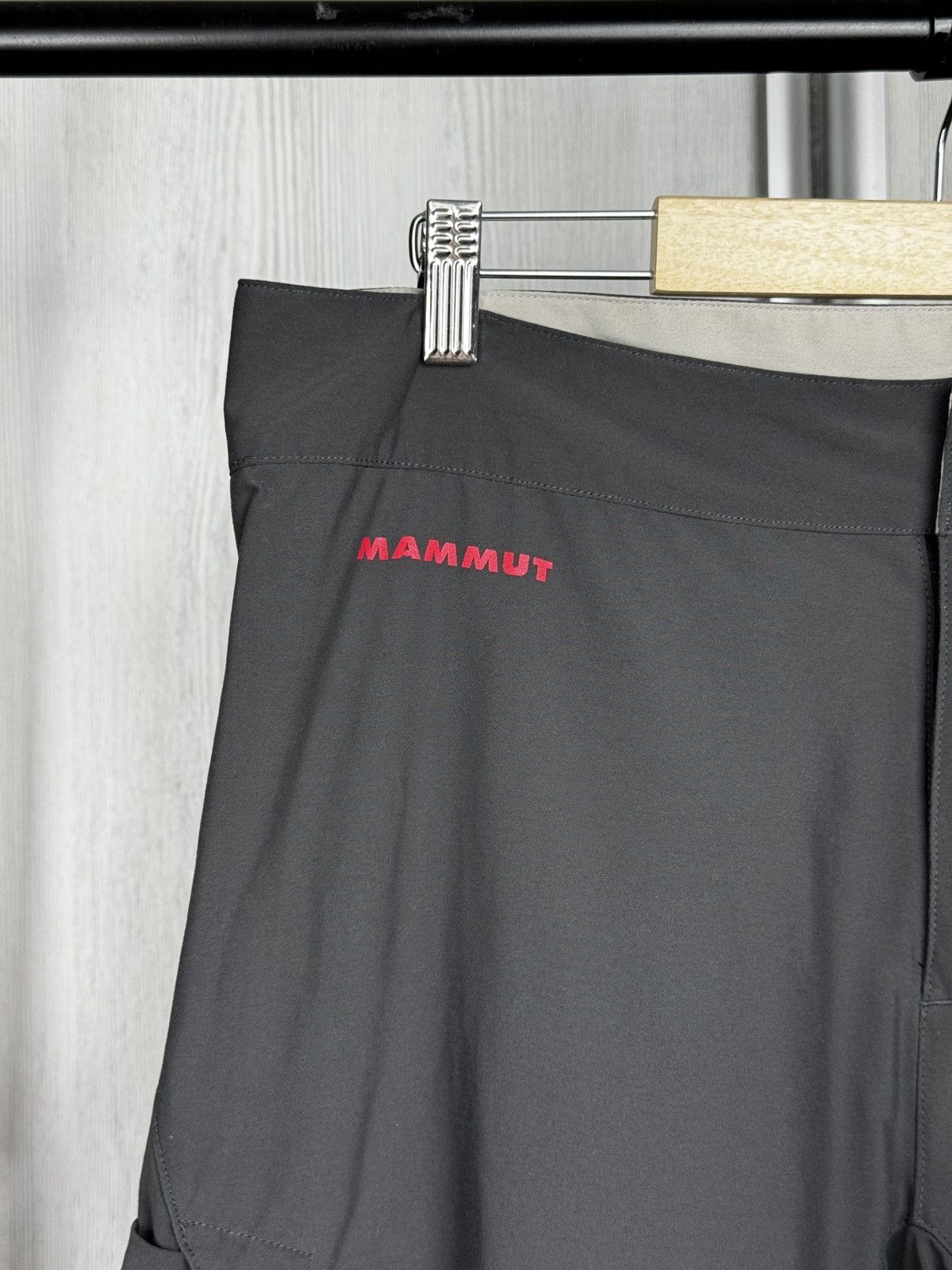 Mammut Mammut mens big logo grey relaxed hiking trekking shorts 50 Size US 34 / EU 50 - 4 Thumbnail