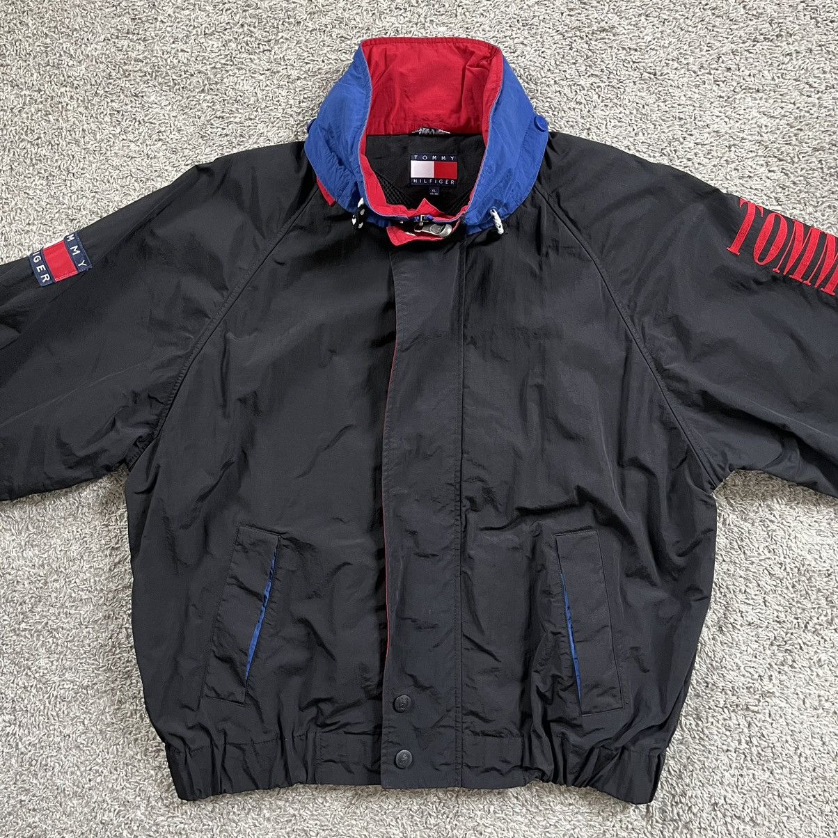 Tommy Hilfiger × Tommy Jeans 🔴Tommy Hilfiger Jacket Size XL Black Spellout Rare Vintage Size US XL / EU 56 / 4 - 12 Thumbnail