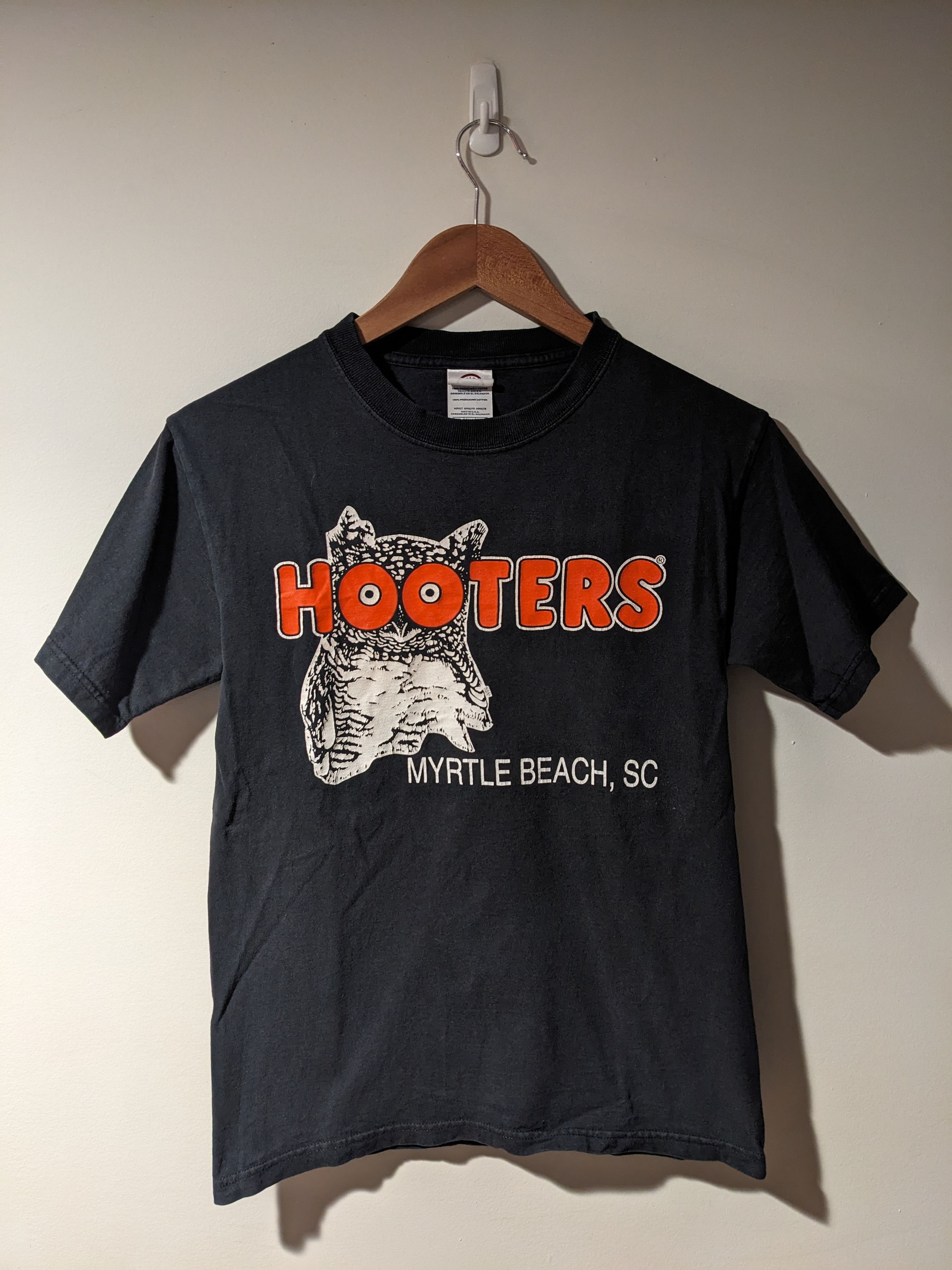 Gildan Vintage Y2K Hooters South Carolina Delightfully T-Shirt Size US S / EU 44-46 / 1 - 1 Thumbnail