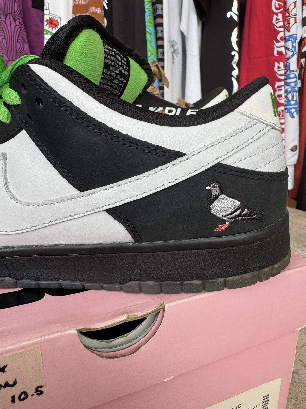 Nike SB Nike SB Dunk Low Staple Panda Pigeon Size US 10.5 / EU 43-44 - 17 Thumbnail