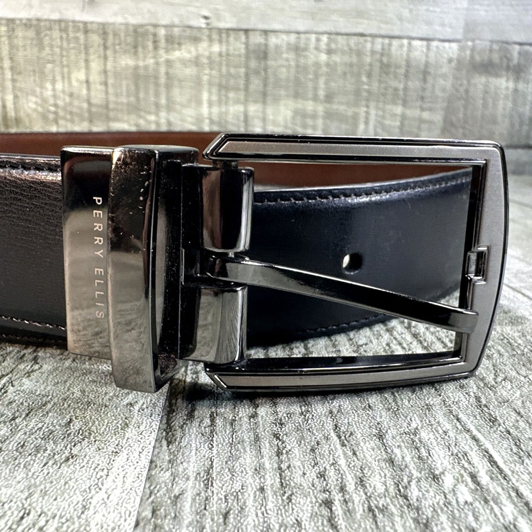 Perry Ellis Perry Ellis Leather Reversible Belt 32/80 Black-Brown Mens Belt Regular Size Size 32 - 2 Thumbnail