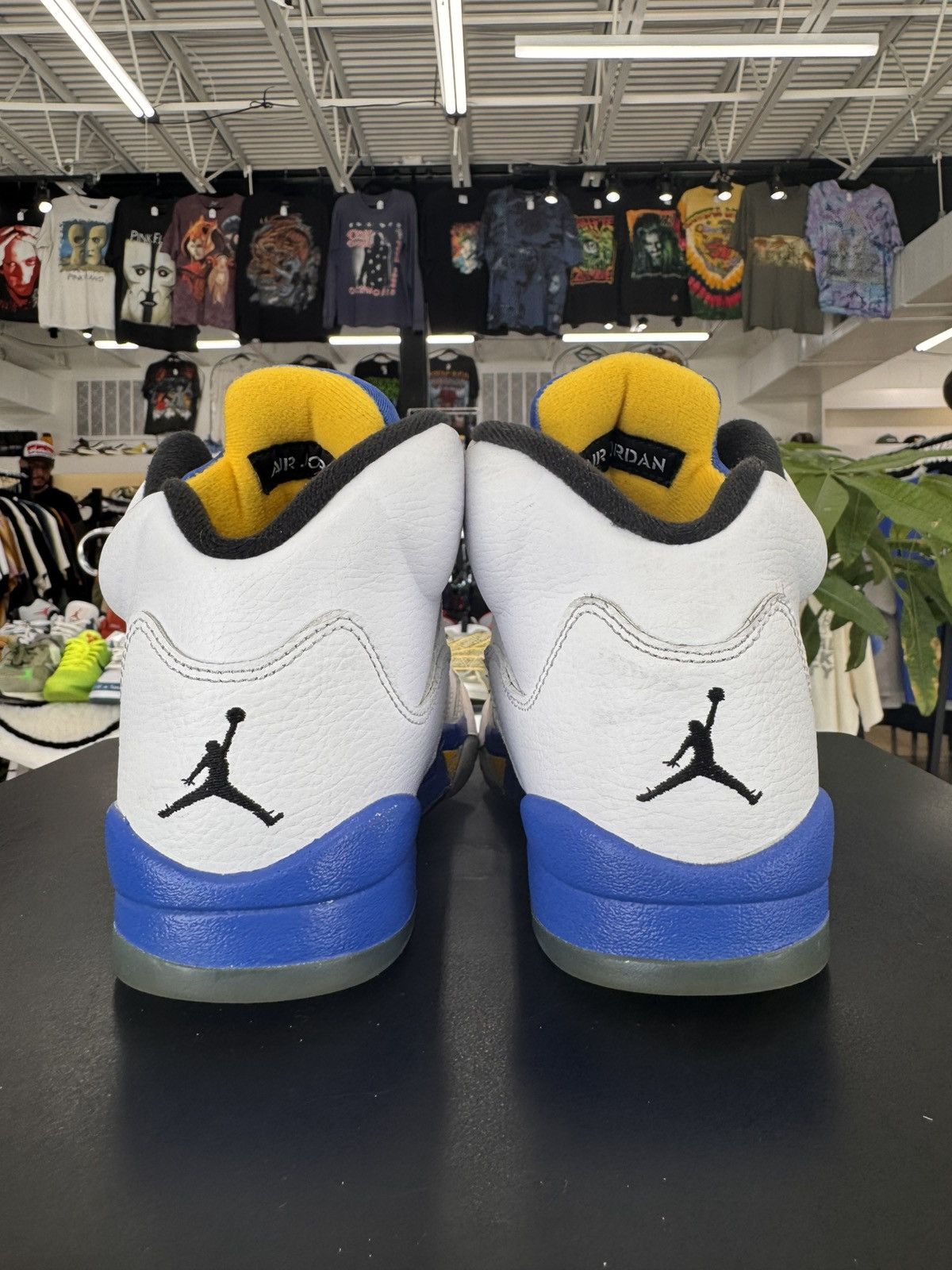 Jordan Brand Air Jordan 5 Laney Size 7Y (2013) Size US 7 / EU 40 - 8 Thumbnail