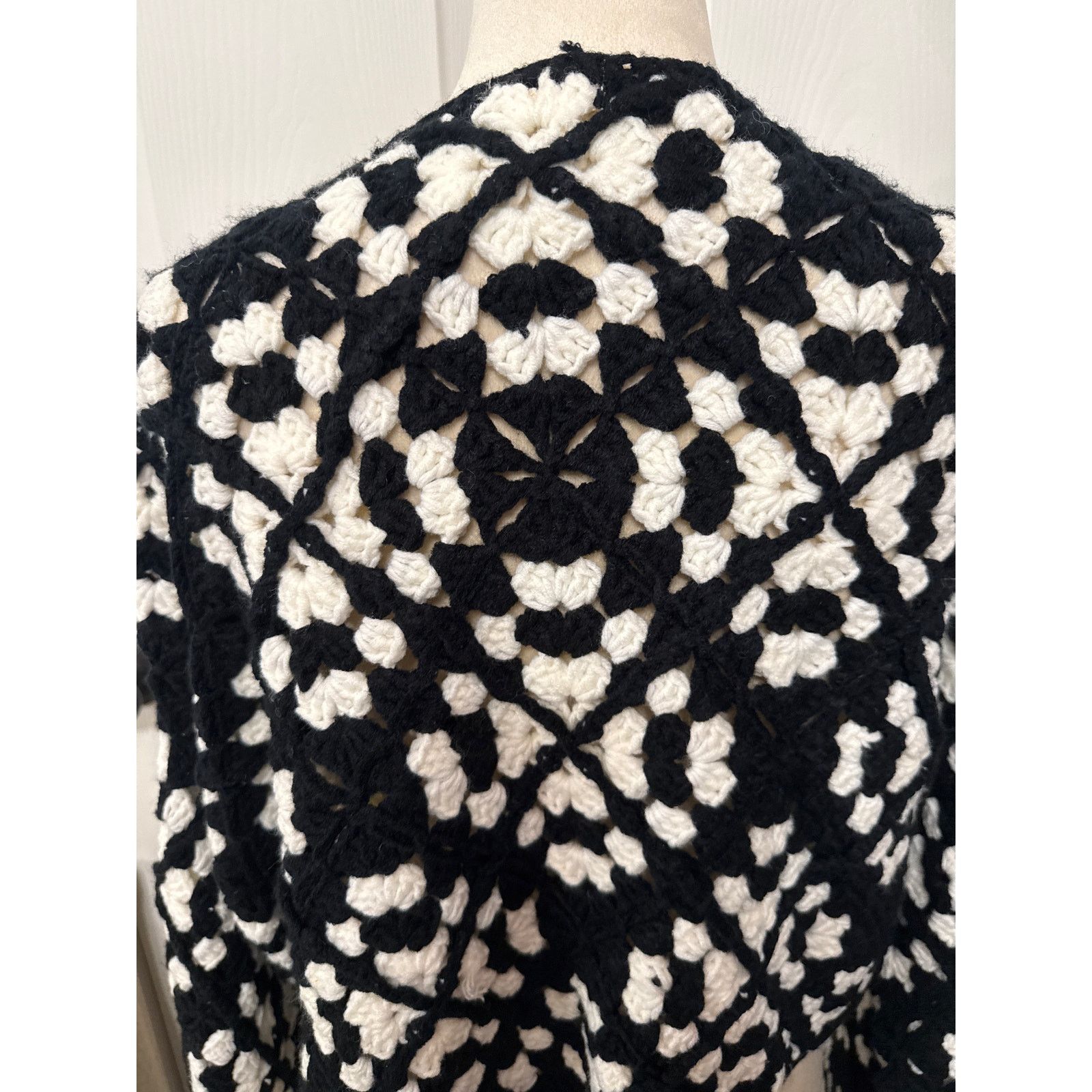 ELAN Elan Kylee Macrame Crochet Cropped Cardigan in Black/White,S Size S / US 4 / IT 40 - 8 Thumbnail