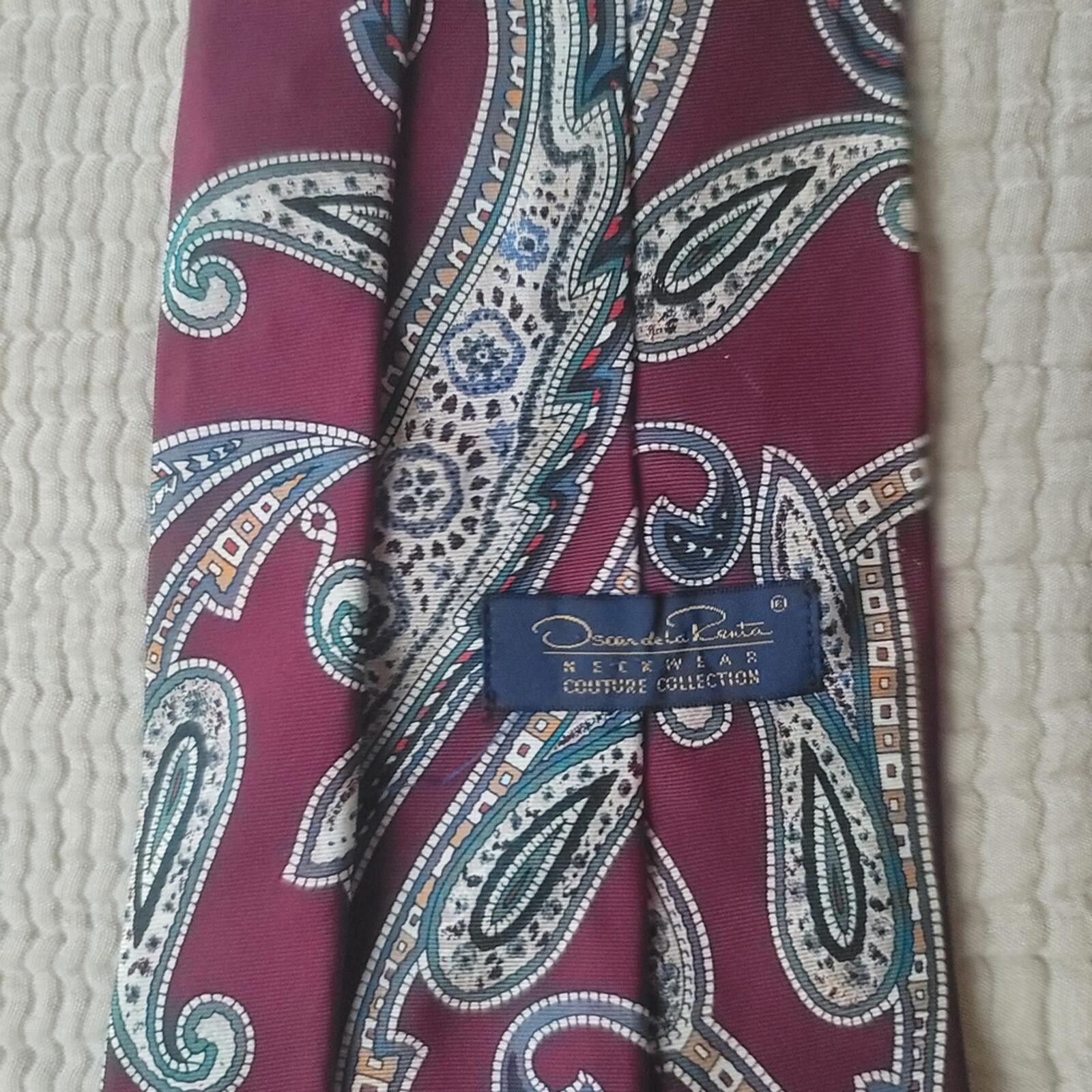 Oscar De La Renta Oscar de la Renta Burgundy Paisley Tie Imported Silk EUC Size ONE SIZE - 2 Thumbnail