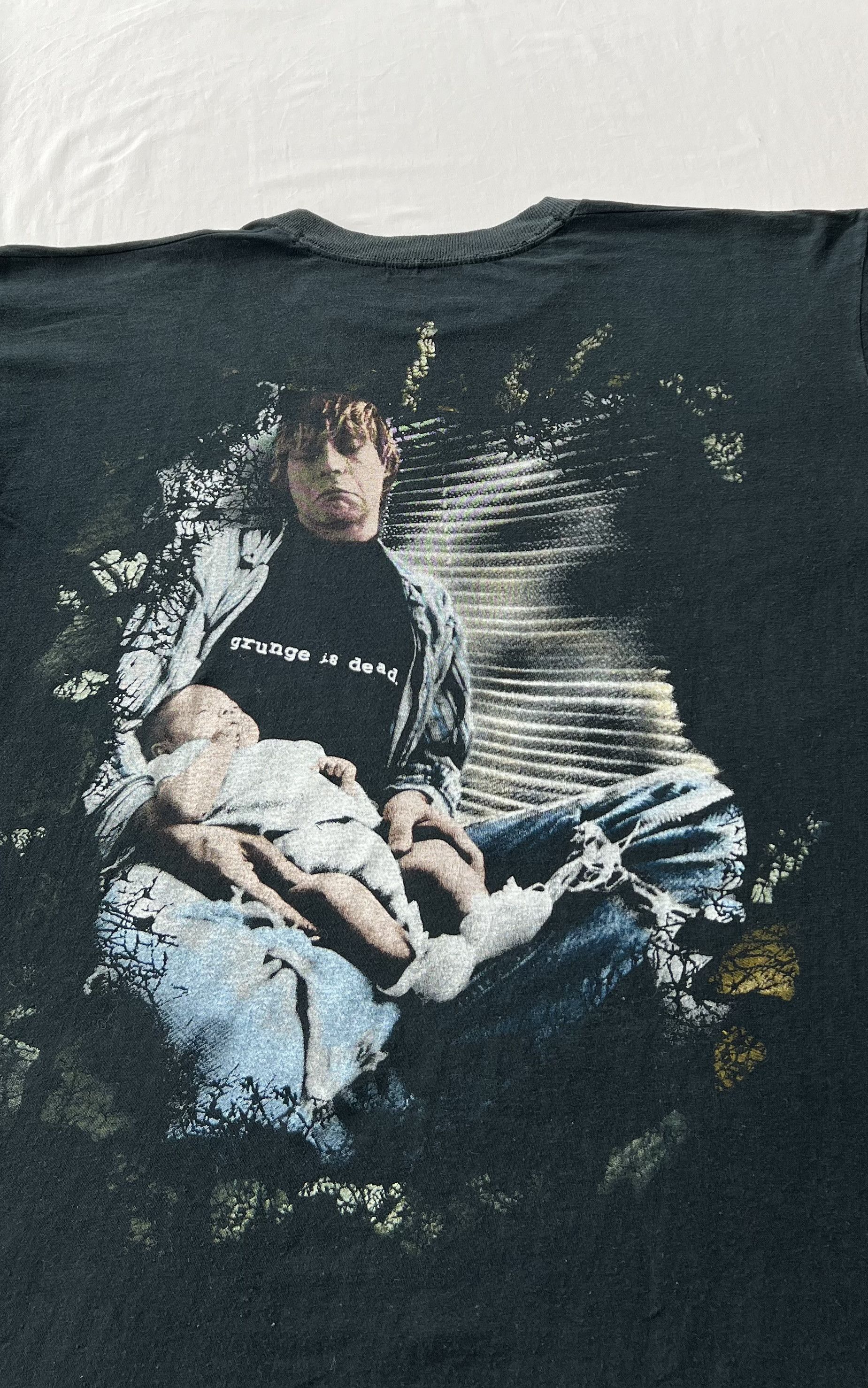 Band Tees Vintage 90s Nirvana Kurt Cobain Grunge Is Dead Boot T-shirt Size US XL / EU 56 / 4 - 14 Thumbnail