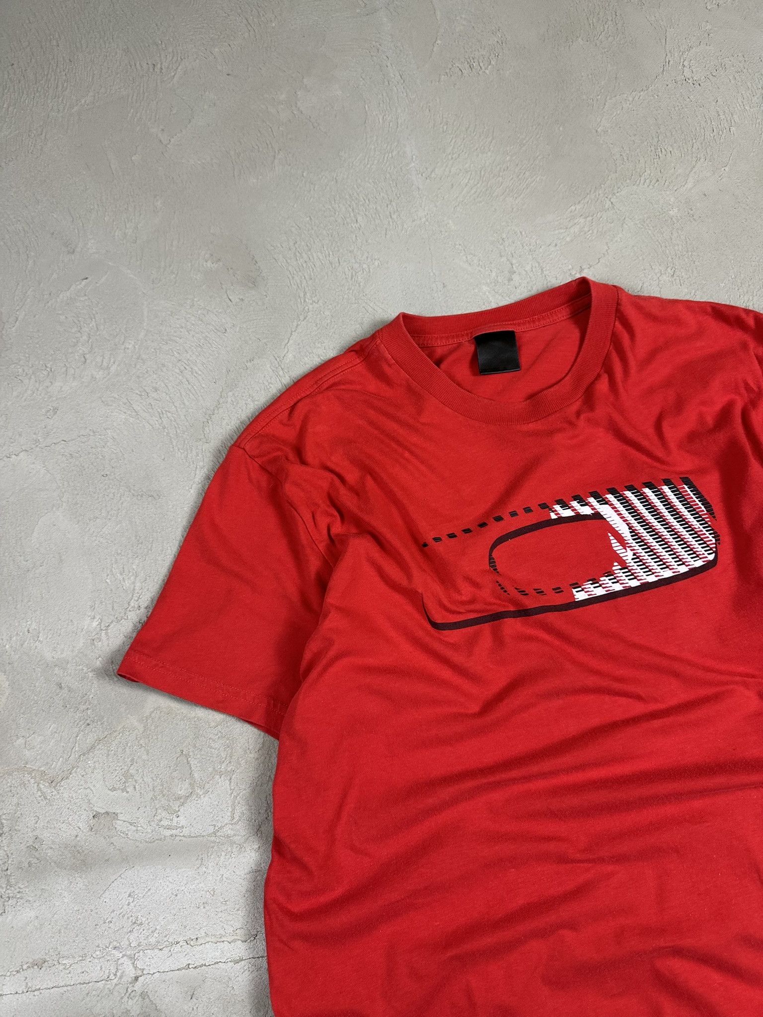 Oakley Vintage Y2k Oakley Circle Logo T-shirt Size US M / EU 48-50 / 2 - 6 Thumbnail