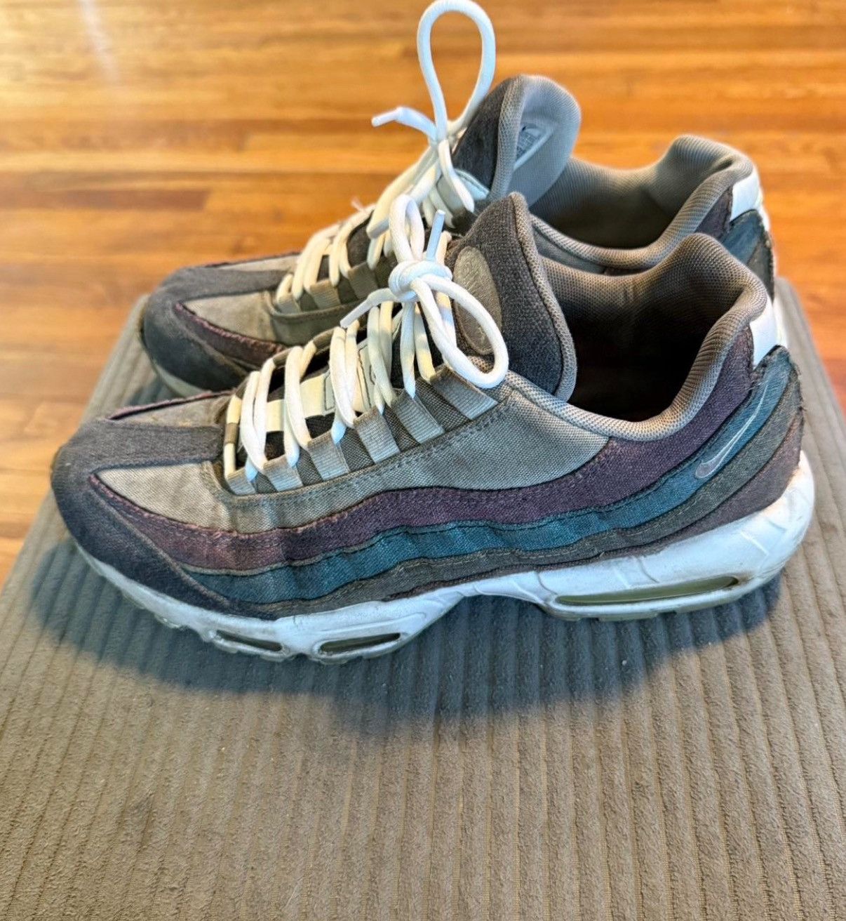 Nike Nike Air Max 95 Grey, Blue and Pink Size US 10 / EU 43 - 3 Thumbnail