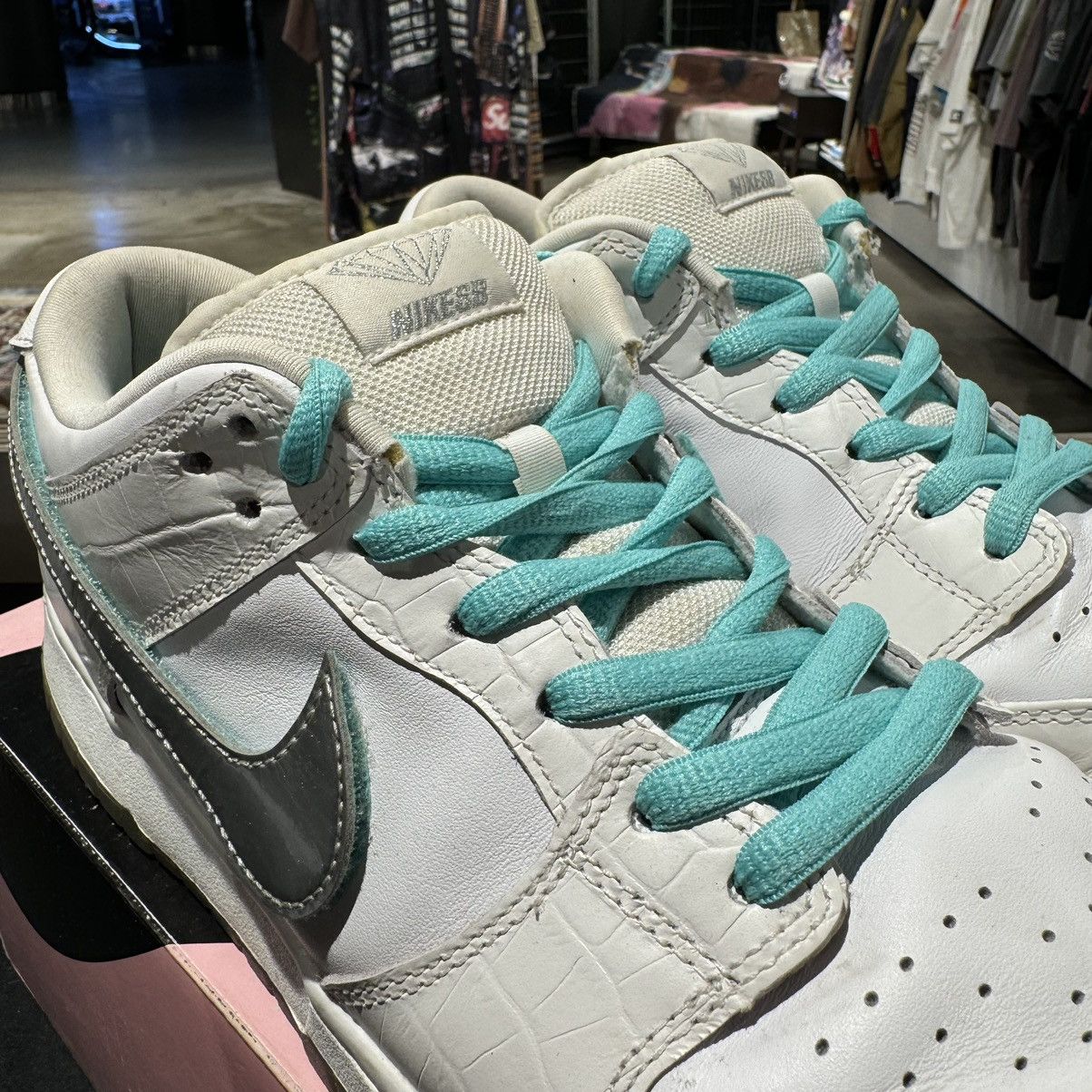 Nike Nike Dunk Low SB Diamond Supply White Size US 11 / EU 44 - 7 Thumbnail
