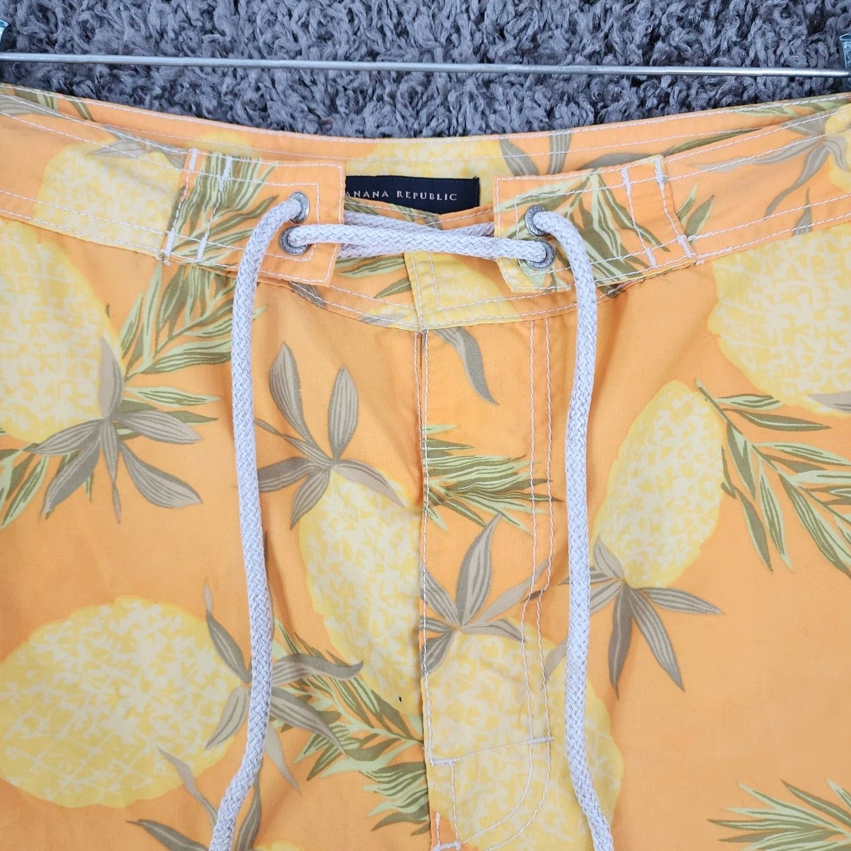 Banana Republic Banana Republic Shorts Mens Orange Fruit Board Shorts 34 Regular Size US 34 / EU 50 - 3 Thumbnail