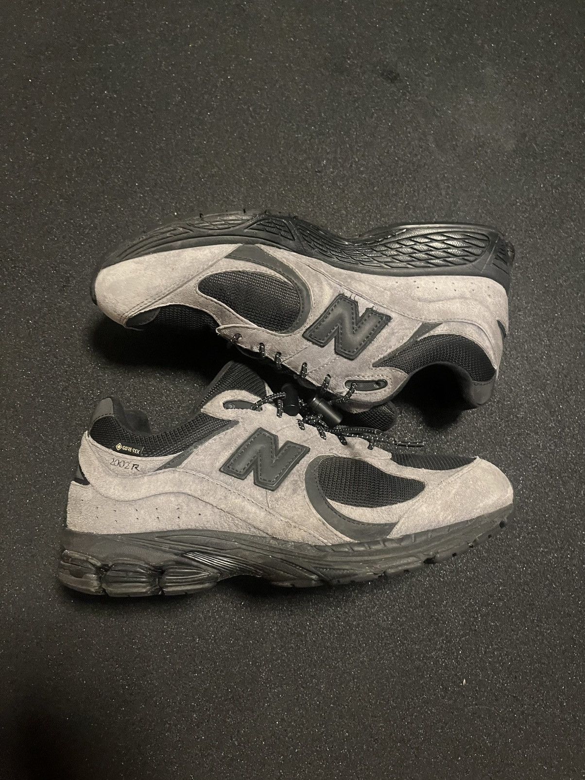 JJJJound × New Balance NEW BALANCE 2002R GORE-TEX JJJJOUND CHARCOAL Size US 9 / EU 42 - 1 Thumbnail