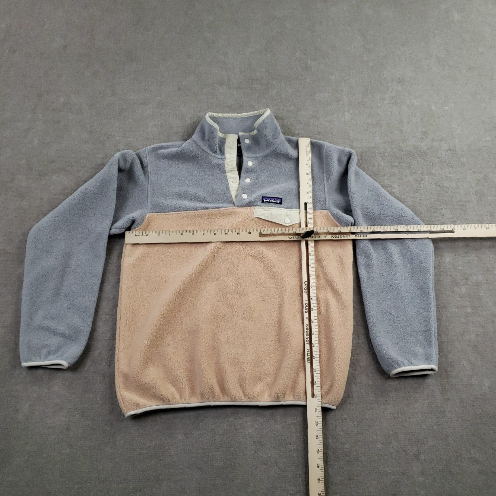 Patagonia Patagonia Sweater Shirt Womens M Beige Gray Pullover Fleece Synchilla Snap-T Mock Neck Long Sleeve Pockets Logo All Seasons Outdoor Camping Size M / US 6-8 / IT 42-44 - 2 Thumbnail