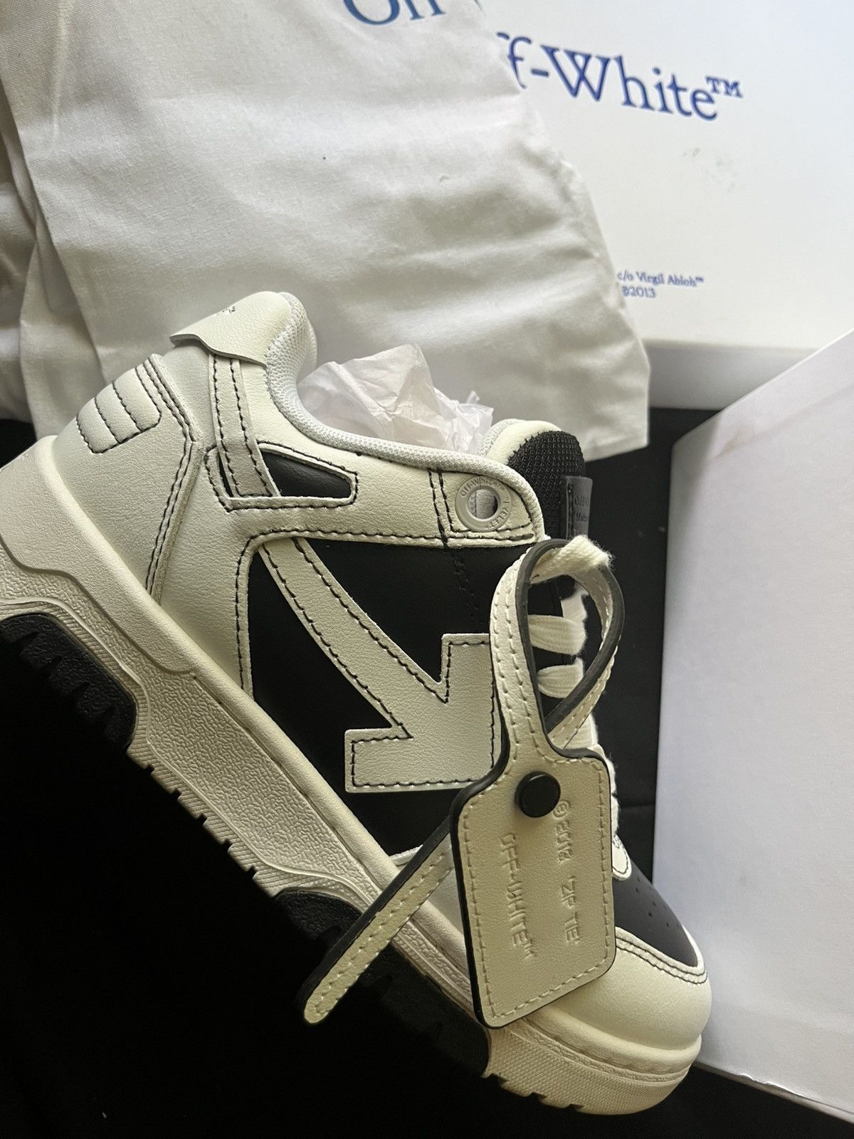 Off-White Off-White “out of office” Black and White Size US 6 / IT 36 - 2 Thumbnail