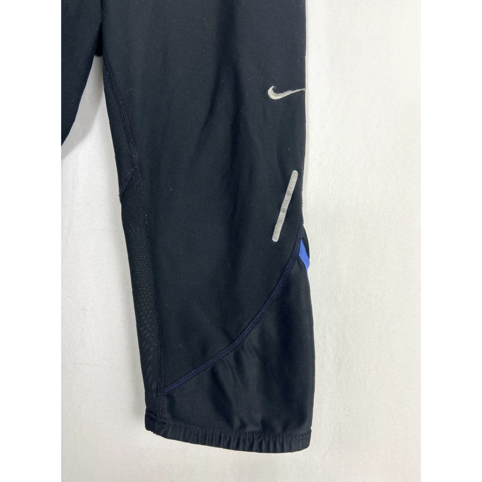 Nike Nike Dri-Fit Women's Small Black Capris Leggings Compression Activewear Hosiery Size 28" / US 6 / IT 42 - 3 Thumbnail