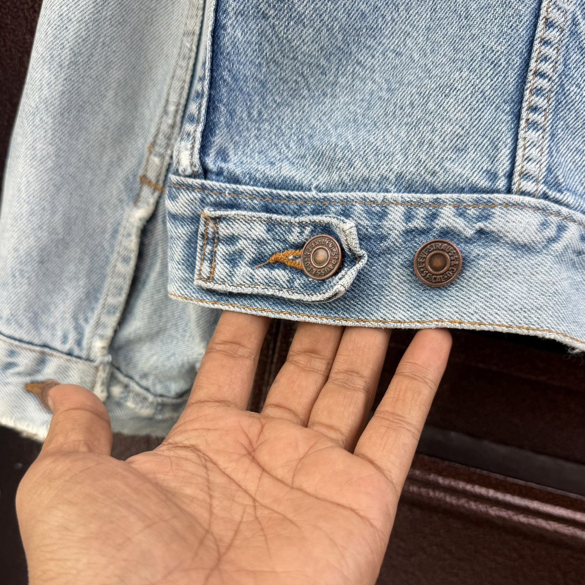 Levi's Vintage Levi’s Distressed Denim Light Wash Grunge Trucker Size US L / EU 52-54 / 3 - 11 Thumbnail