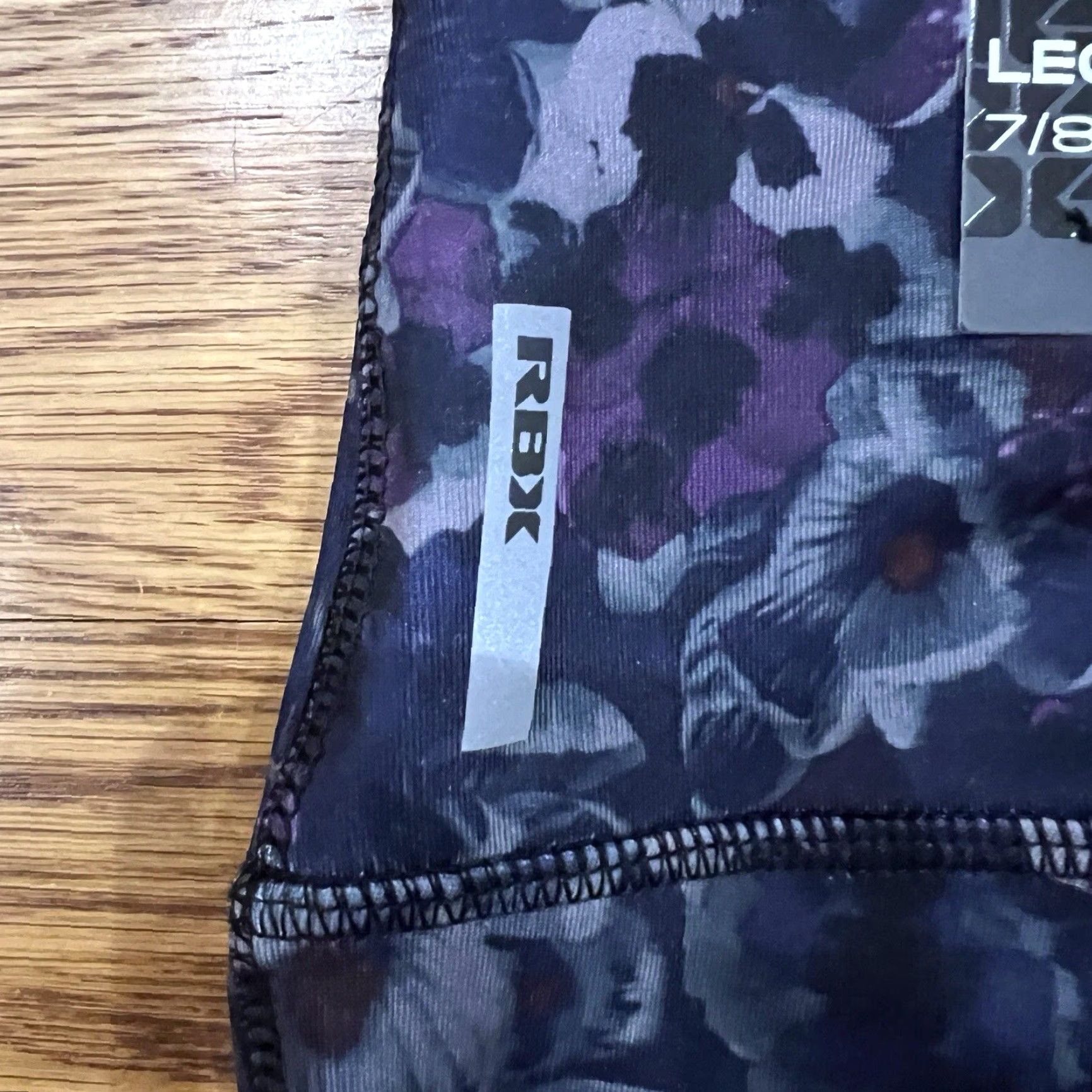 Reebok VINTAGE Reebok Women's Athletic Leggings Size Small Ankle Purple Floral Sport Activewear Size 28" / US 6 / IT 42 - 3 Thumbnail