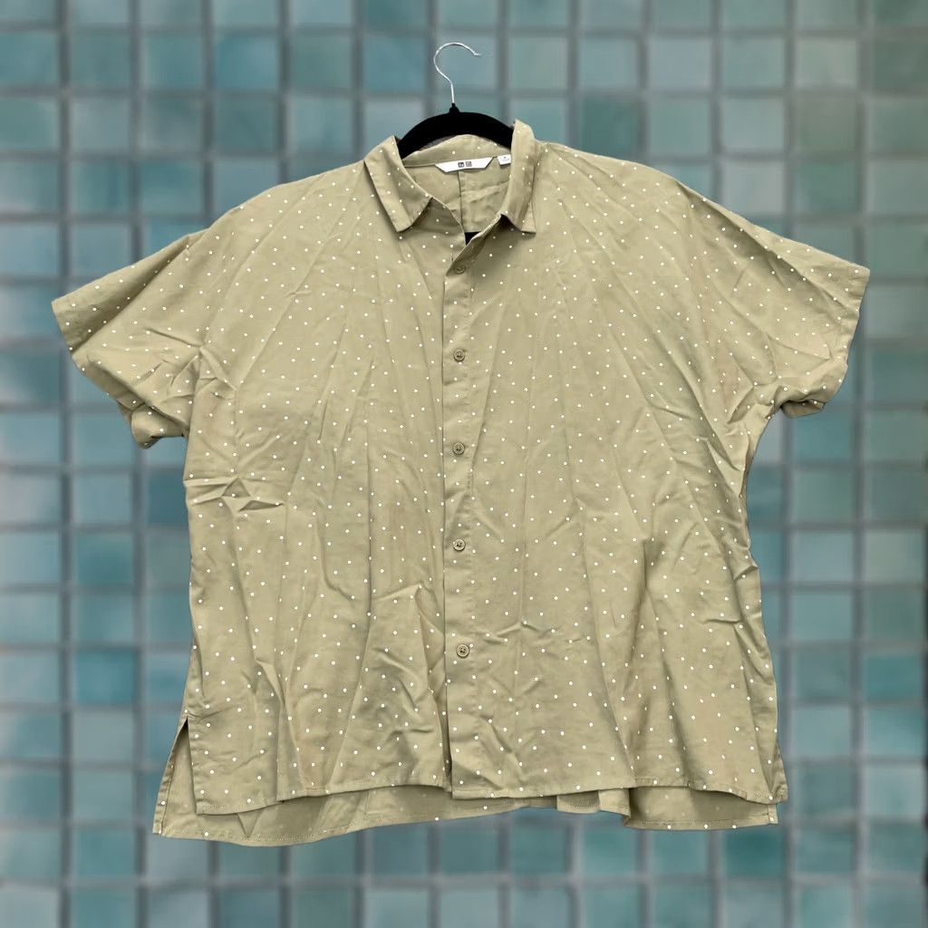 Uniqlo Uniqlo Blouse Shirt Womens Medium Green Polka Dot Button Up Wrinkle Resistant Casual Sleeve Size M / US 6-8 / IT 42-44 - 1 Thumbnail