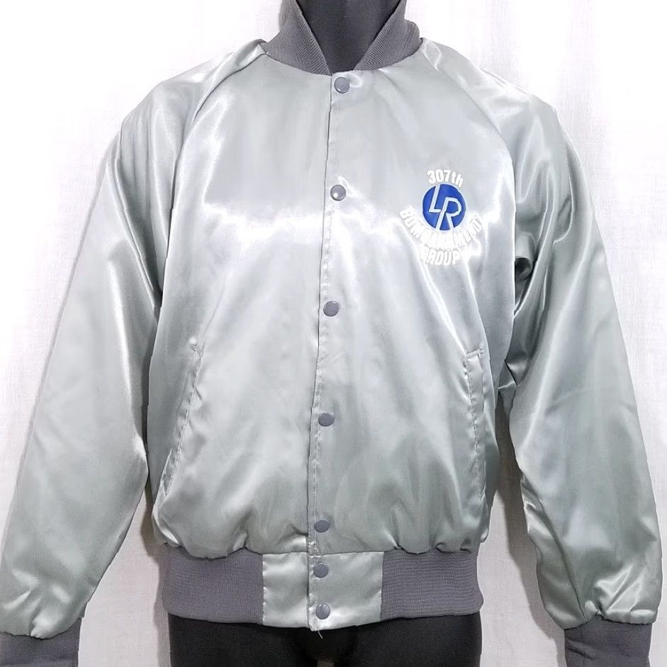 Vintage VINTAGE 307th Bombardment Group Satin Bomber Jacket Mens Size S Gray Flight/Bomber 80s USA Long Rangers WWII Four Seasons Size US S / EU 44-46 / 1 - 3 Thumbnail