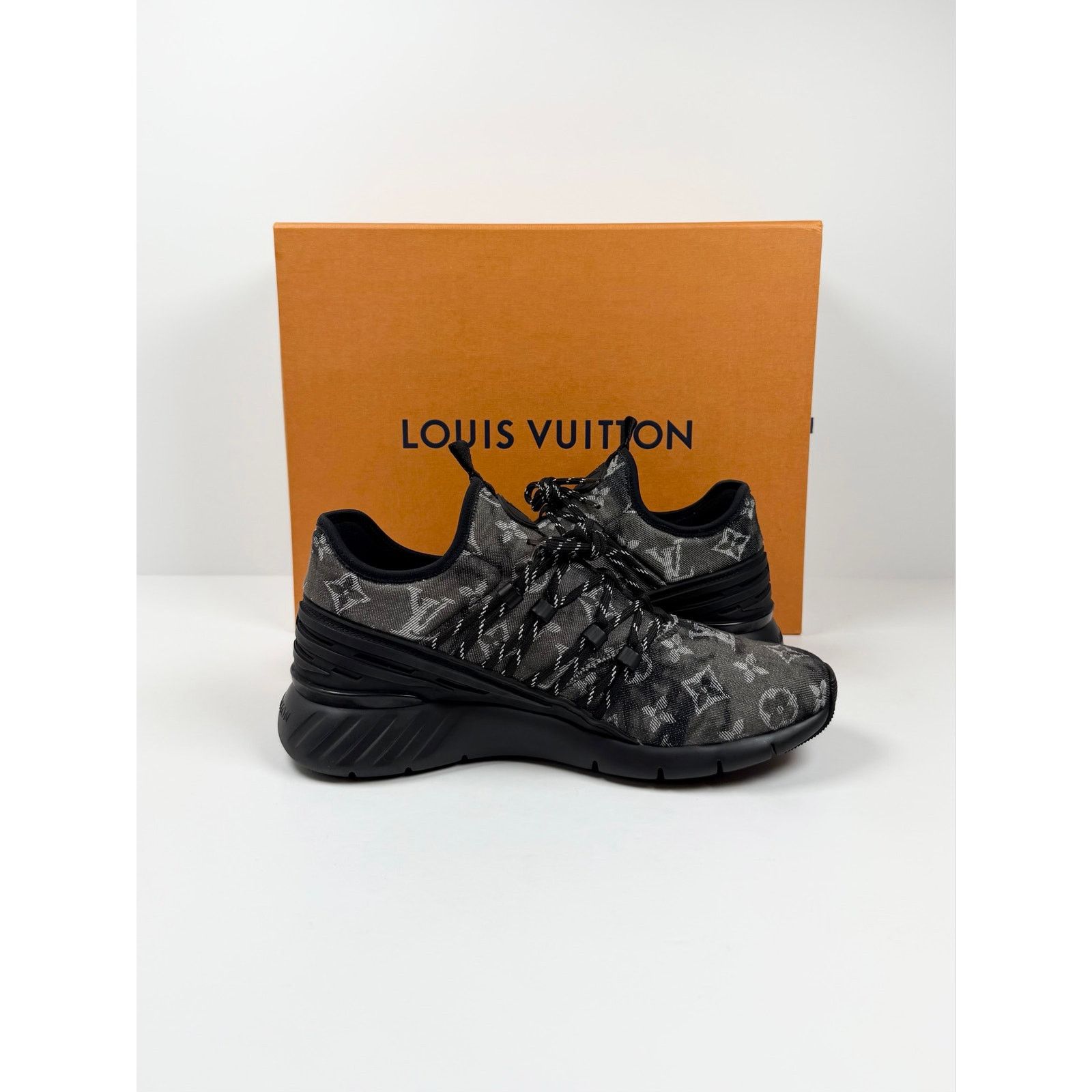 Louis Vuitton Size 7LV/8US - Louis Vuitton Fastlane Monogram Denim NEW Size US 8 / EU 41 - 5 Thumbnail