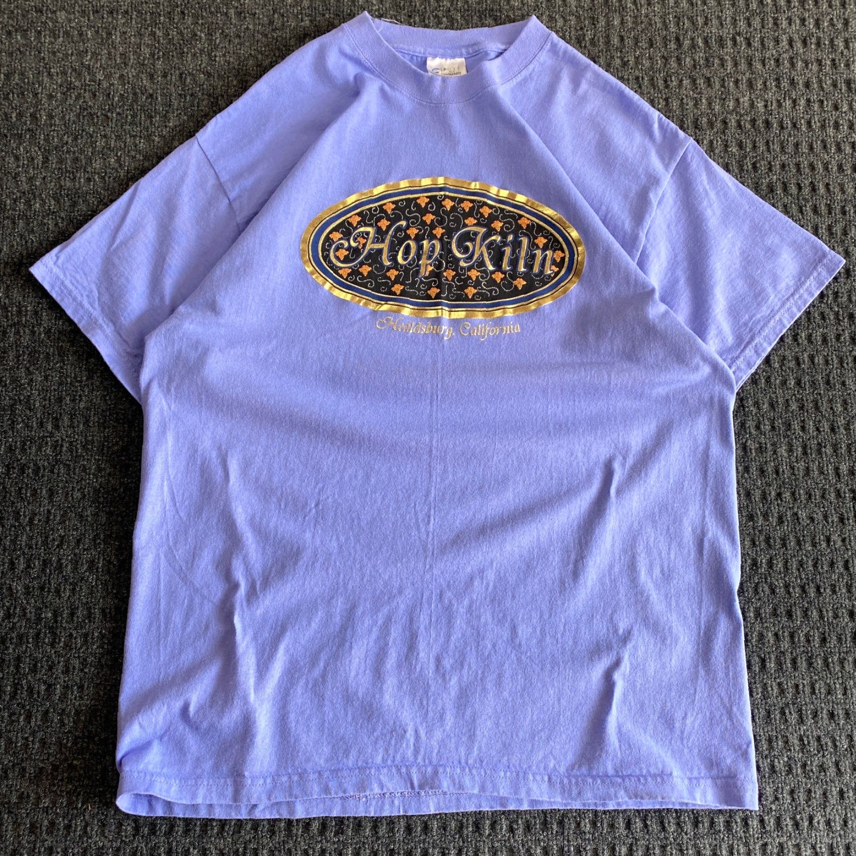Port & Company VINTAGE Port & Company T-Shirt L Purple Gold Ornate Excellent Purple Size US L / EU 52-54 / 3 - 2 Thumbnail