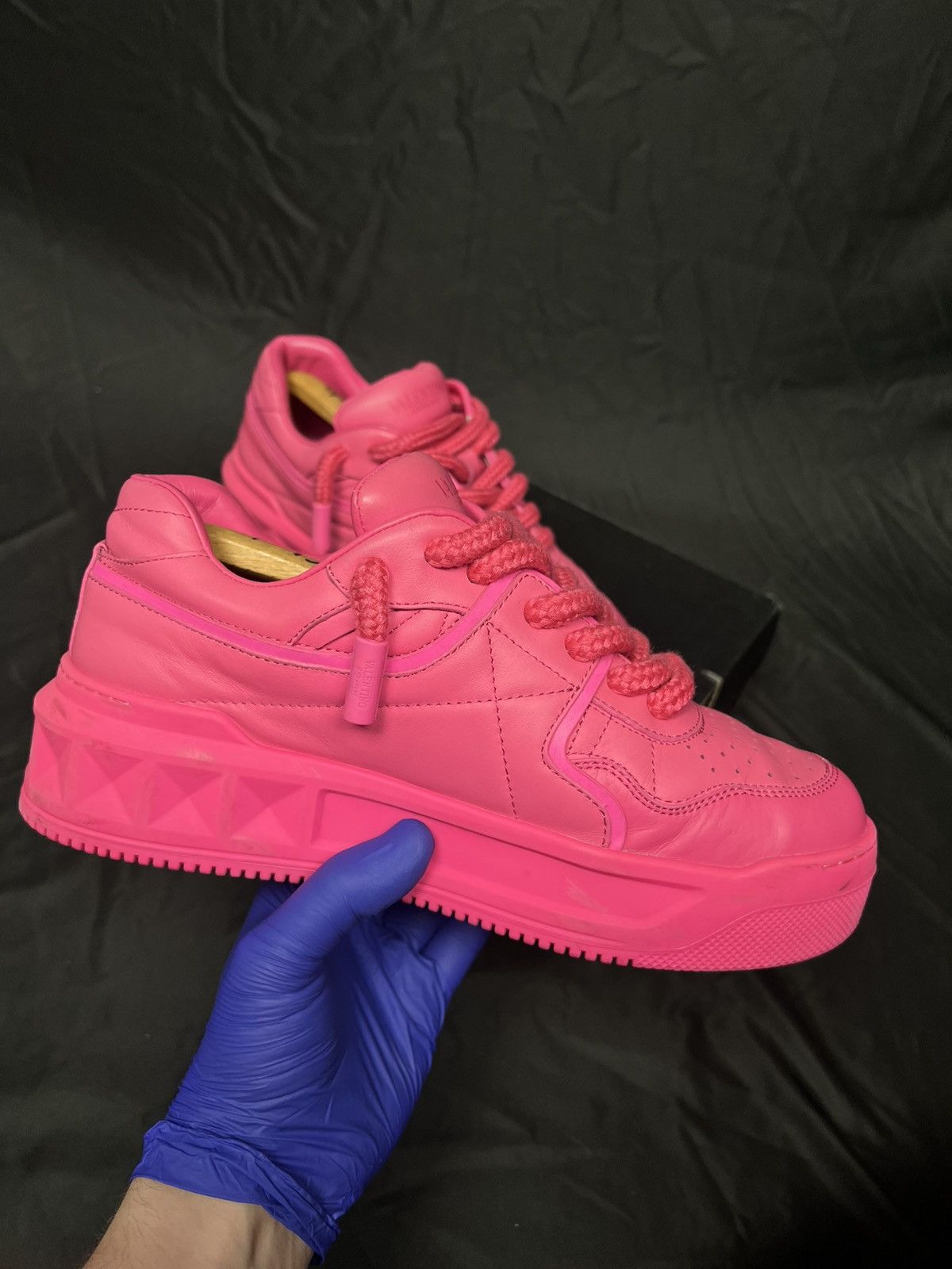 Valentino Valentino garavani pink sneakers shoes trainers Size US 10 / EU 43 - 5 Thumbnail