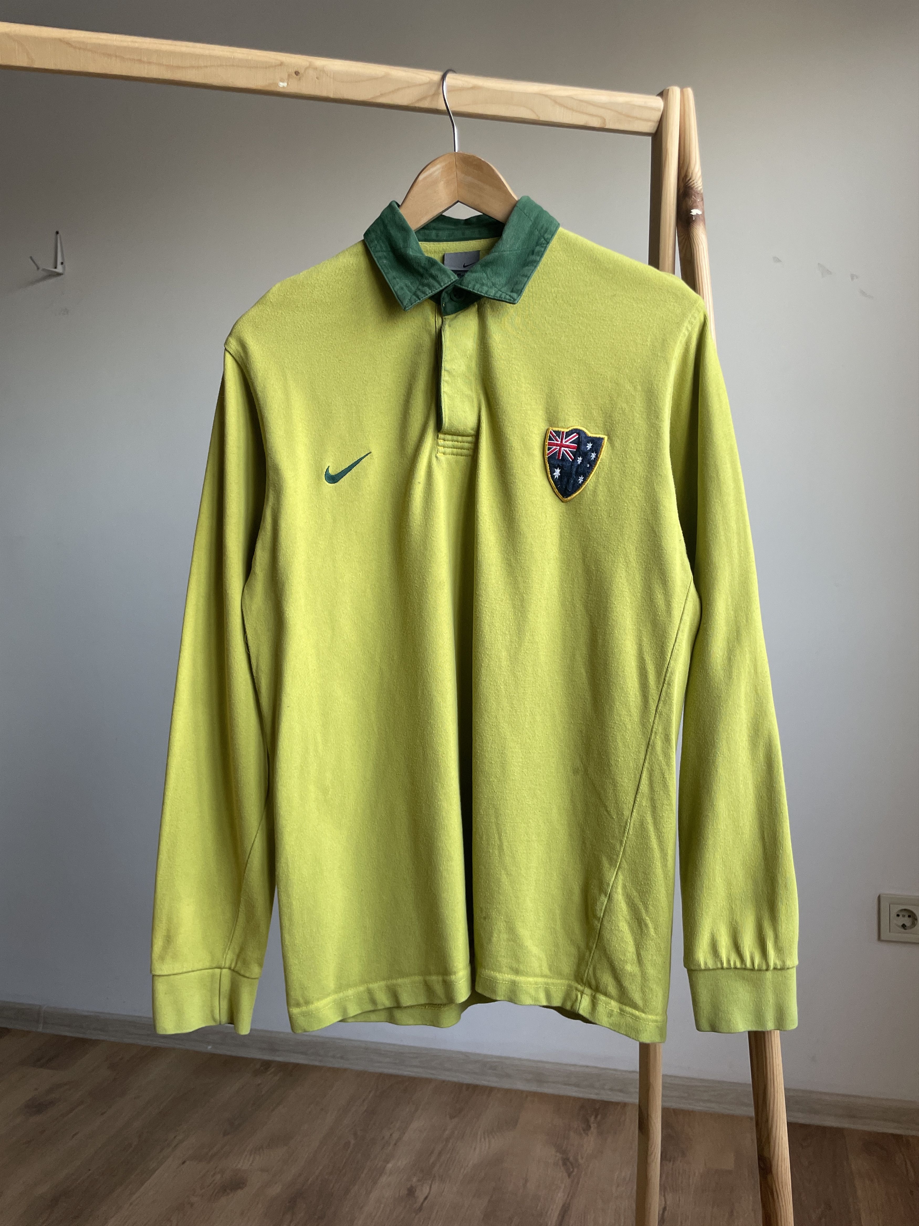 Nike × Vintage Nike Vintage Y2K Australia Rugby Shirt Size S Size US S / EU 44-46 / 1 - 1 Thumbnail