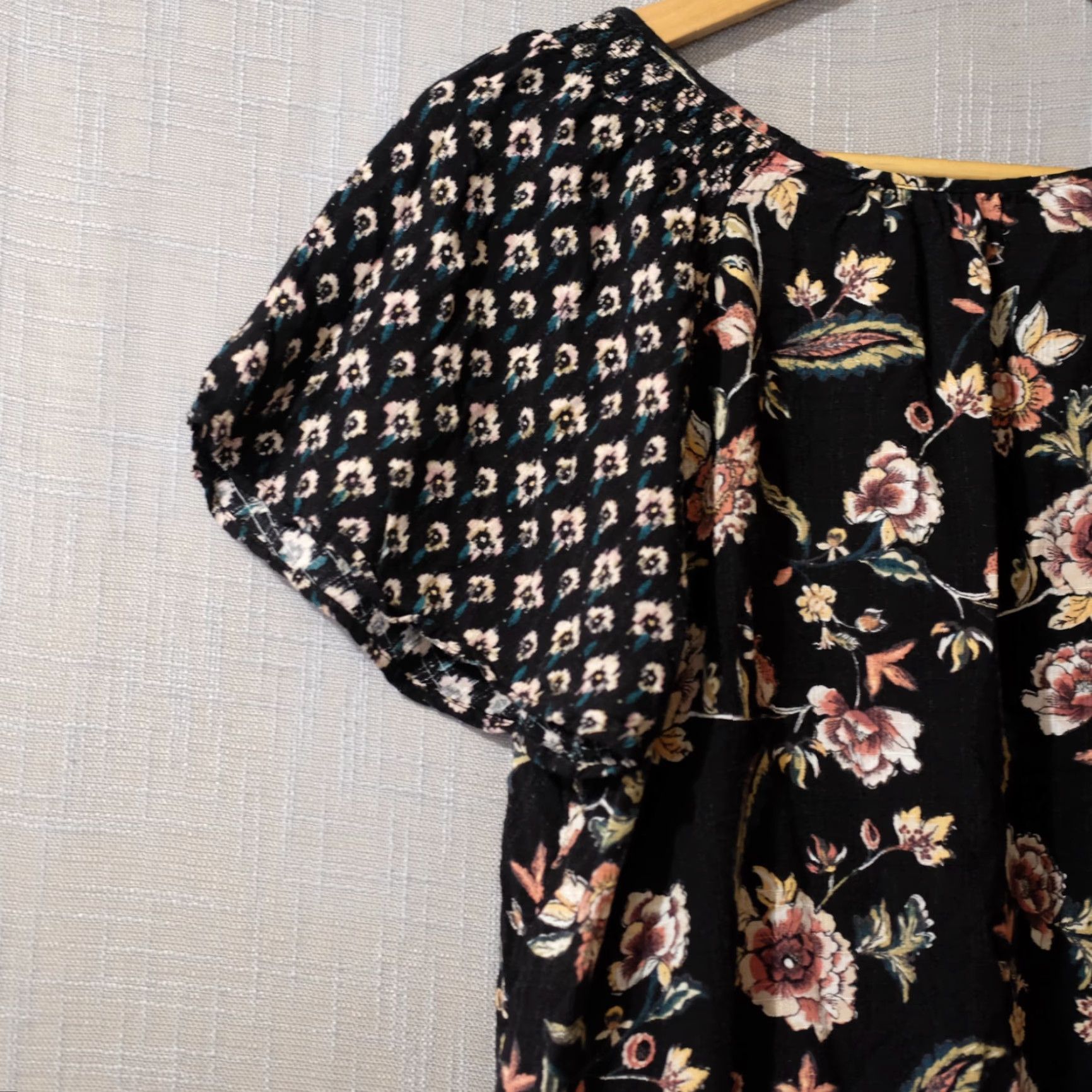 Vintage Maurices Top Floral Pullover Smocked Super Soft V-Neck Womens L Black Shirt Size L / US 10 / IT 46 - 7 Thumbnail