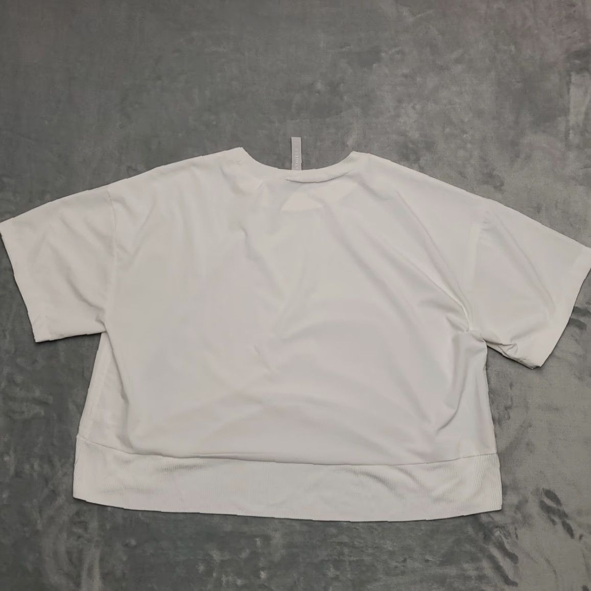 Athleta VINTAGE Athleta Shirt Womens XL White Crop Polyester Spandex B Corp Activewear Tee Size XL / US 12-14 / IT 48-50 - 6 Thumbnail