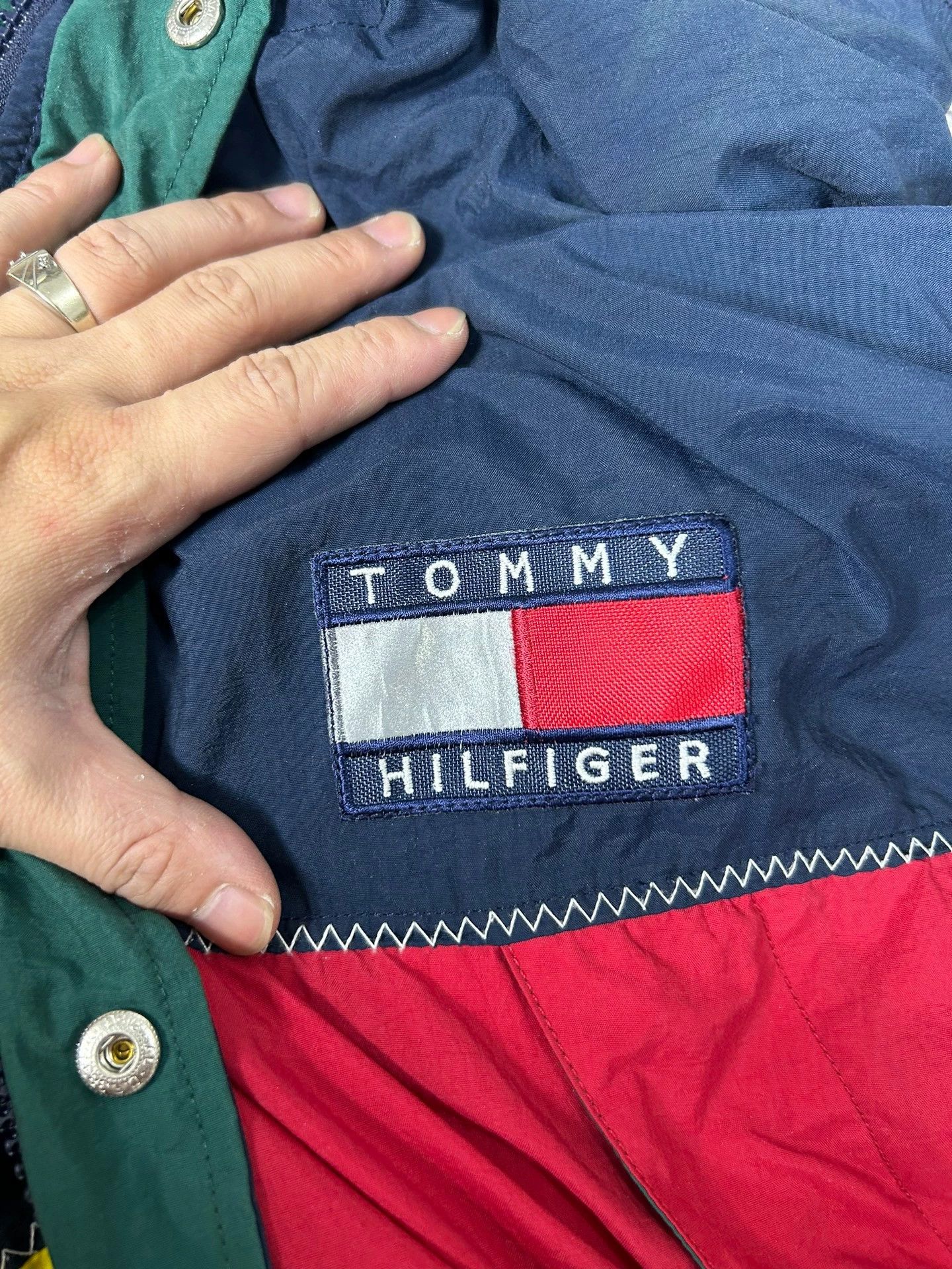 Tommy Hilfiger Vintage 90s Tommy Hilfiger Authentic Jacket / Windbreaker Size US L / EU 52-54 / 3 - 4 Thumbnail