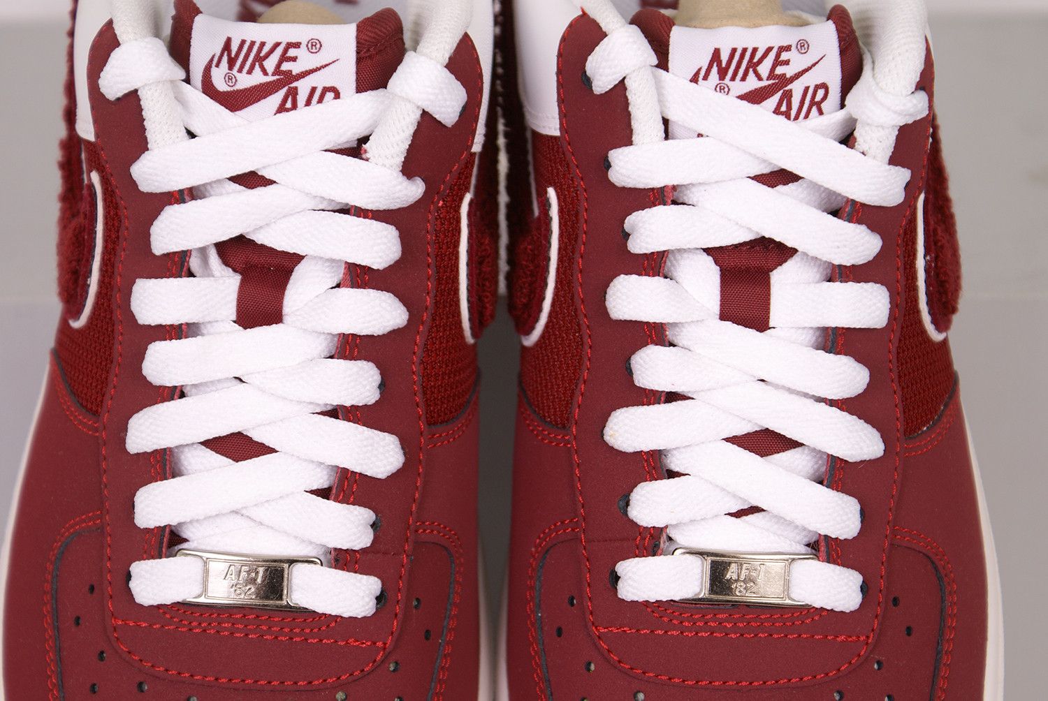 Nike 2013 Nike Air Force 1 HYPER RED White Chenille 488298 606 Size US 10.5 / EU 43-44 - 5 Thumbnail