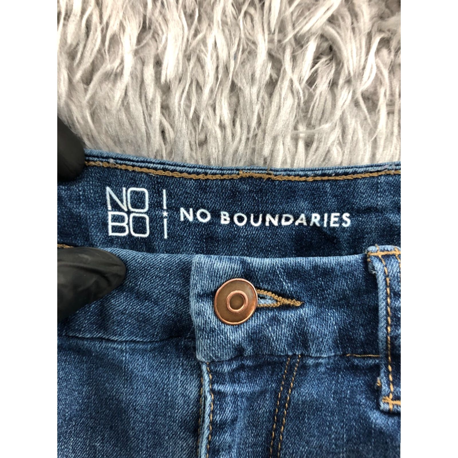 Vintage No Boundaries Mom Shorts Juniors Size 13 Medium Wash Blue Denim 5-Pocket Design Rise Mid Casual Womens Regular Fit Lightweight Summer Spring Fall쇀 Size 34" / US 12 / IT 48 - 6 Thumbnail