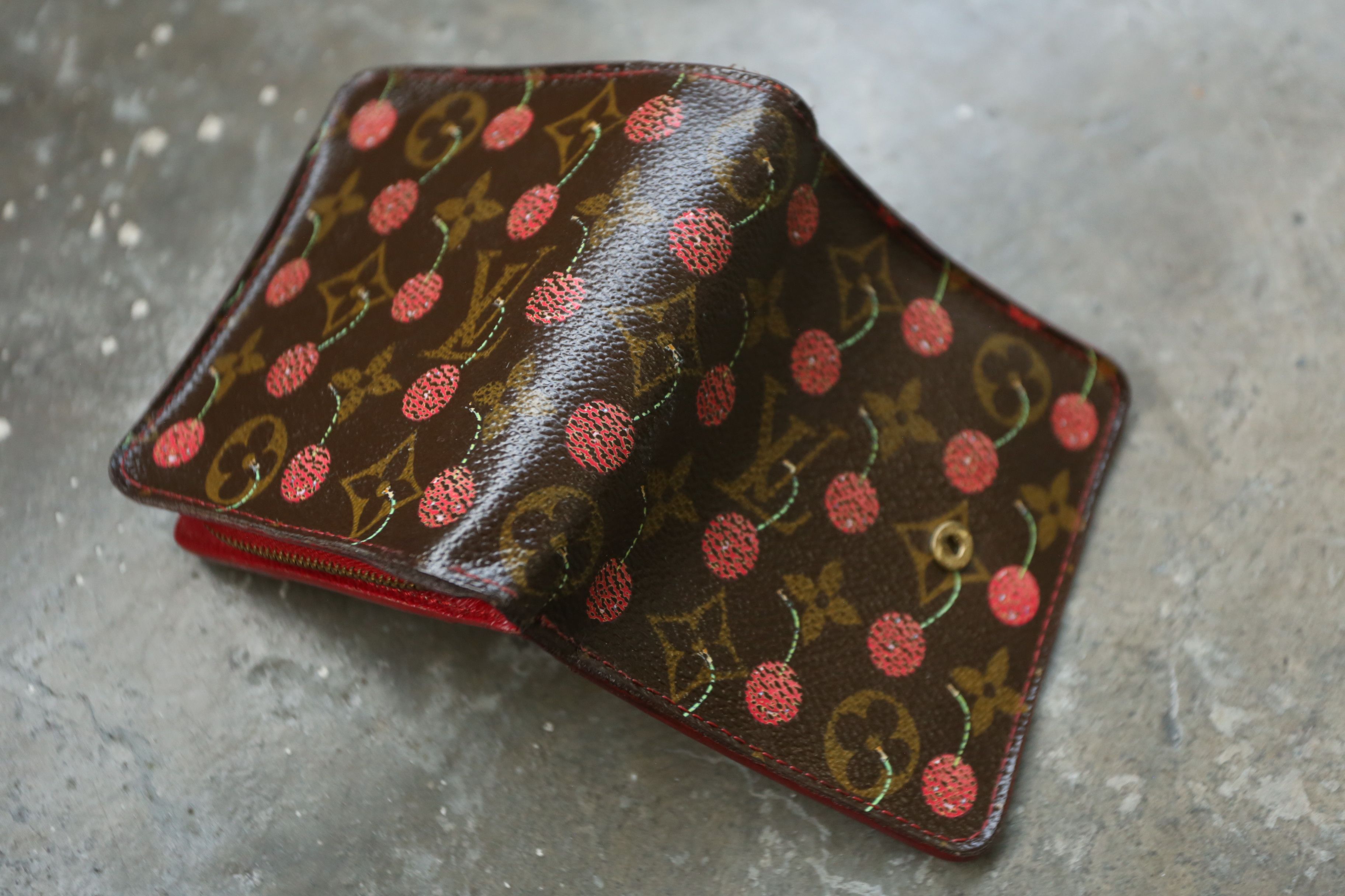 Louis Vuitton × Takashi Murakami LV - MJ - TM - S/S 05 - Cerise Monogram Compact Zip Wallet Size ONE SIZE - 3 Thumbnail