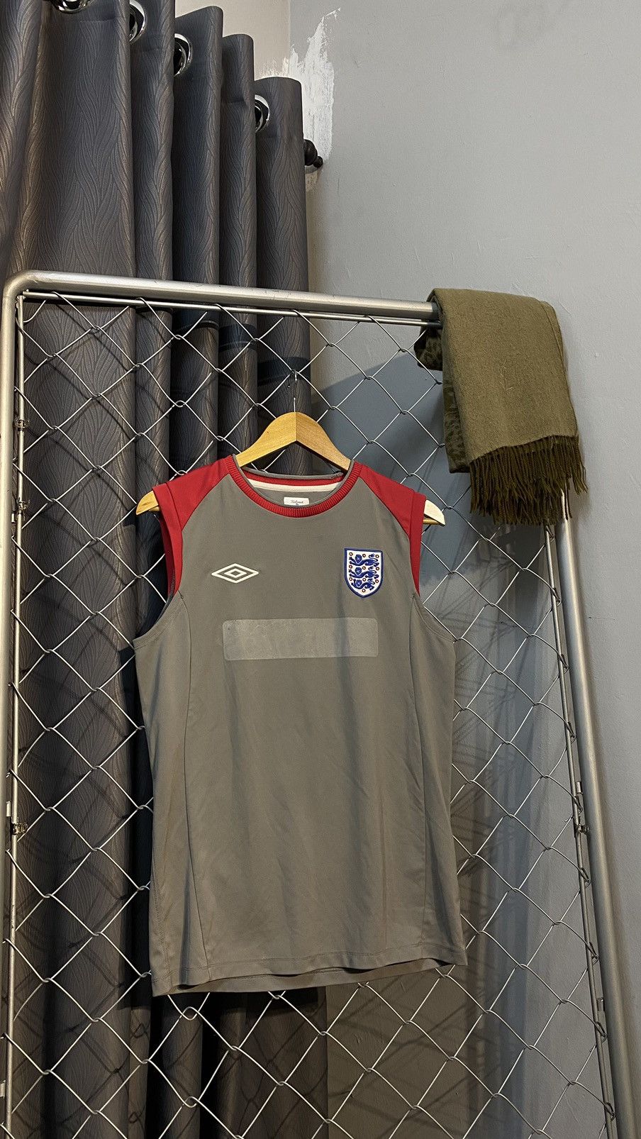 Umbro × Vintage UMBRO ENGLAND 2009 TRAINING SINGLET JERSEY SMALL Size US S / EU 44-46 / 1 - 1 Thumbnail