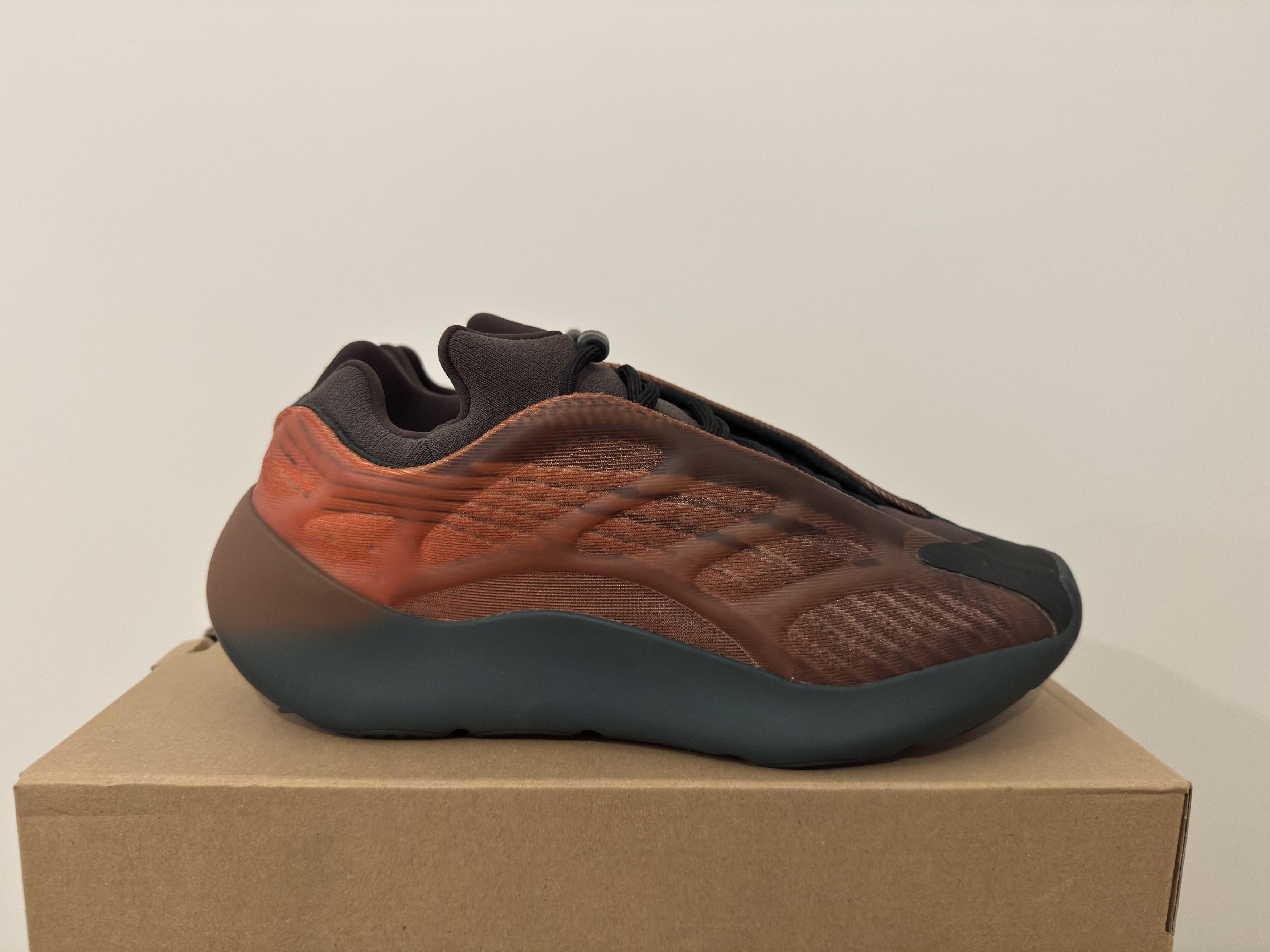 Yeezy Yeezy 700 V3 Copper Fade (COPFAD) Size US 10 / EU 43 - 2 Thumbnail