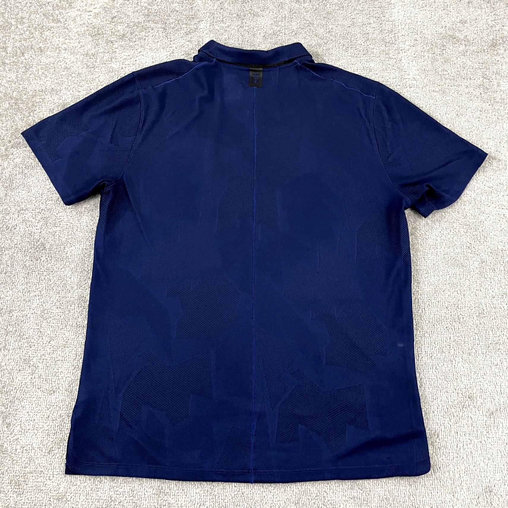 Nike VINTAGE Nike Tiger Woods Polo Shirt Mens Large Blue Geometric Snap Collar Golf S/S Size US L / EU 52-54 / 3 - 2 Thumbnail